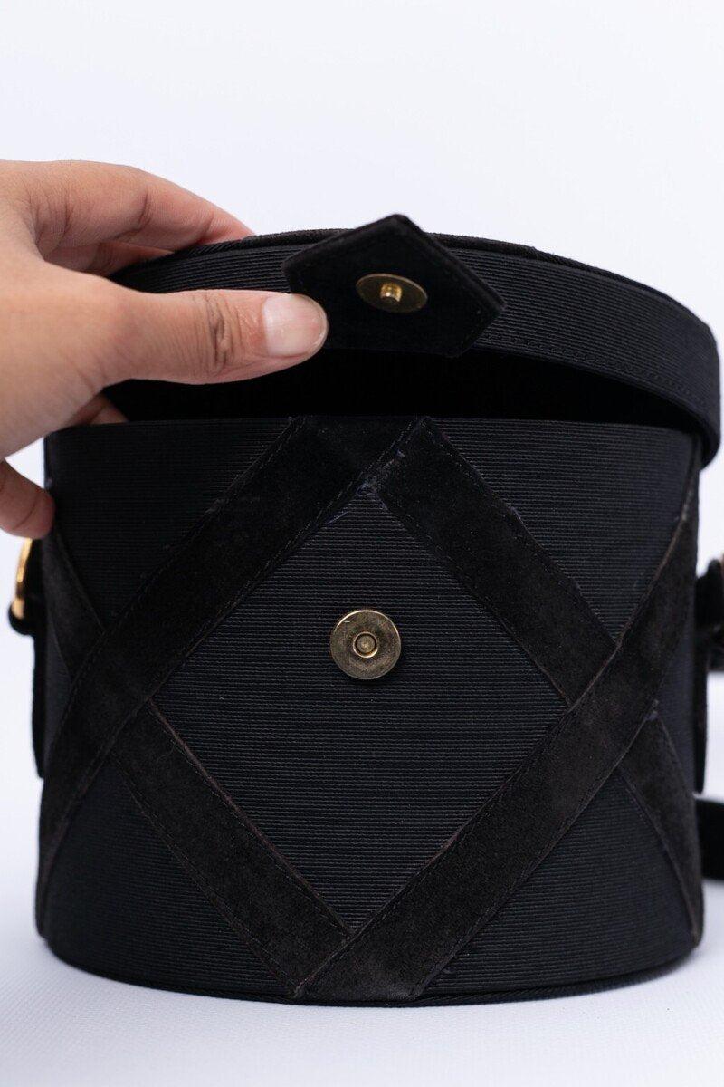 Yves Saint Laurent Boxförmige Tasche aus Stoff und Wildleder im Angebot 2
