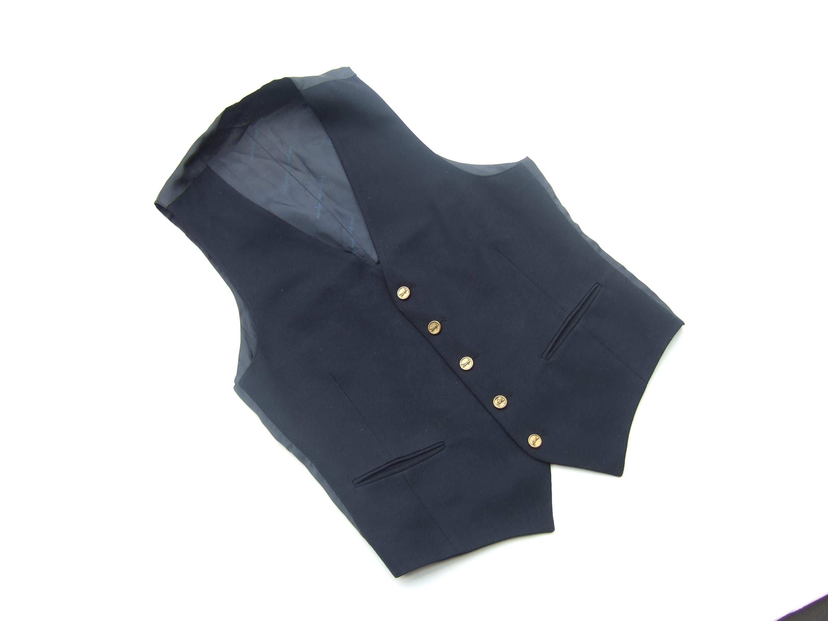 Yves Saint Laurent Gilet unisexe en laine bleu foncé avec boutons YSL en laiton pour hommes, années 1970 Bon état - En vente à University City, MO