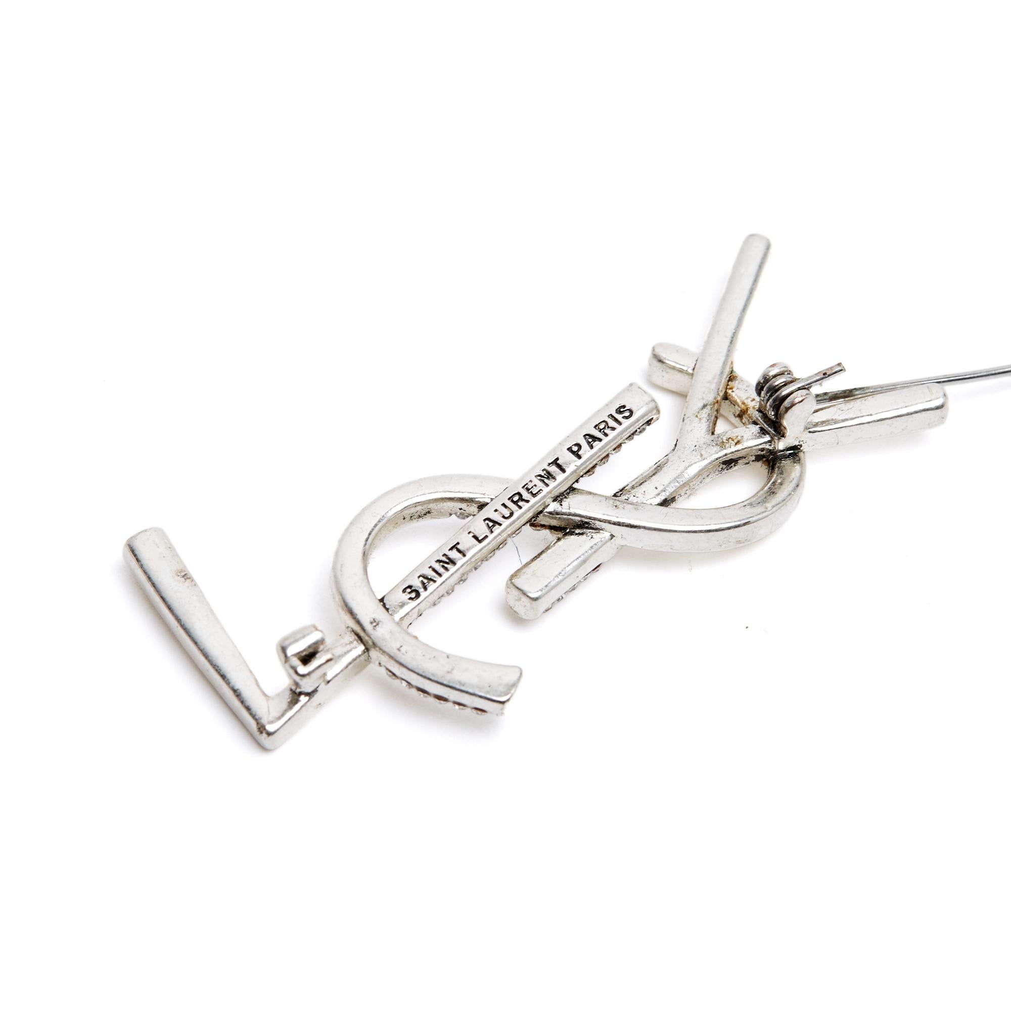 Yves Saint Laurent Broche Cassandre Strass YSL Medium Silver metal Brooch en Bueno estado para la venta en PARIS, FR