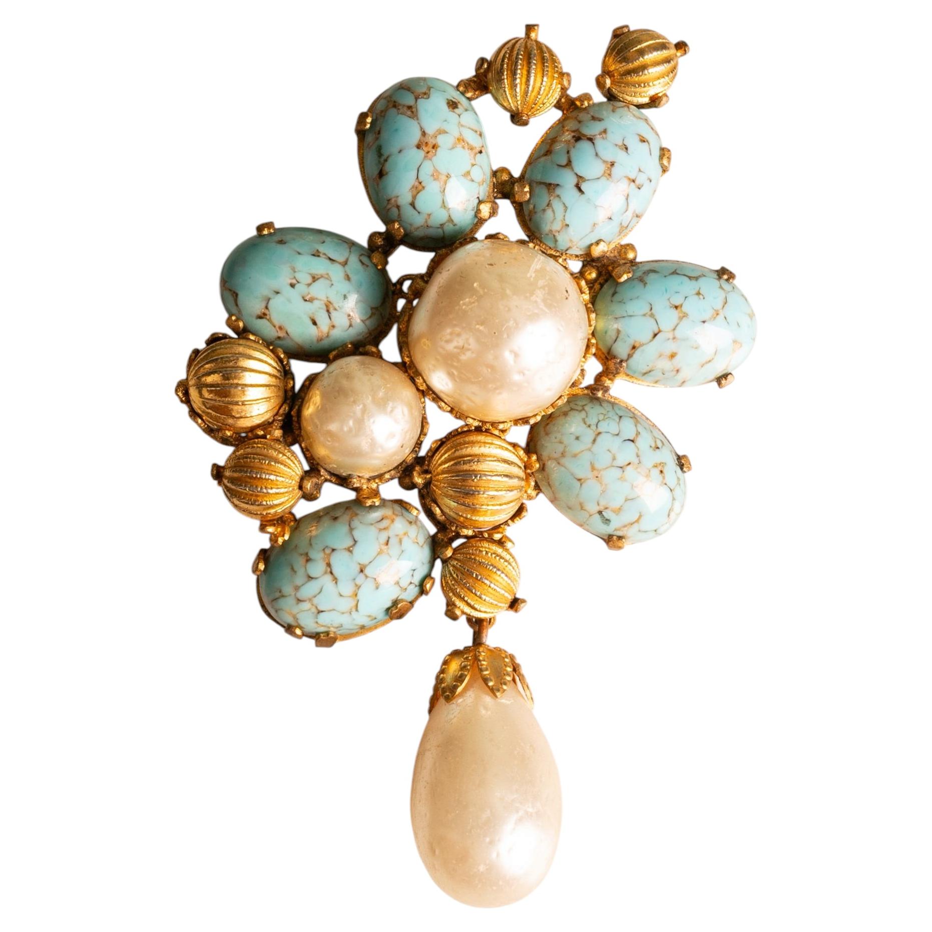 Broche de Yves Saint Laurent, diseñado por Roger Scemama, de alrededor de 1972