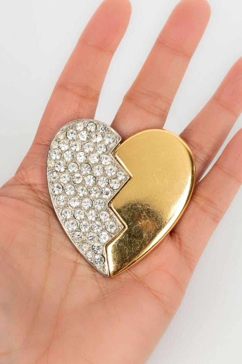 Yves Saint Laurent -(Made in France) Gold and silver plated heart brooch with rhinestones.

Additional information:
Dimensions: 5.5 cm x 5.2 cm
Condition: Very good condition
Seller Ref number: BR97