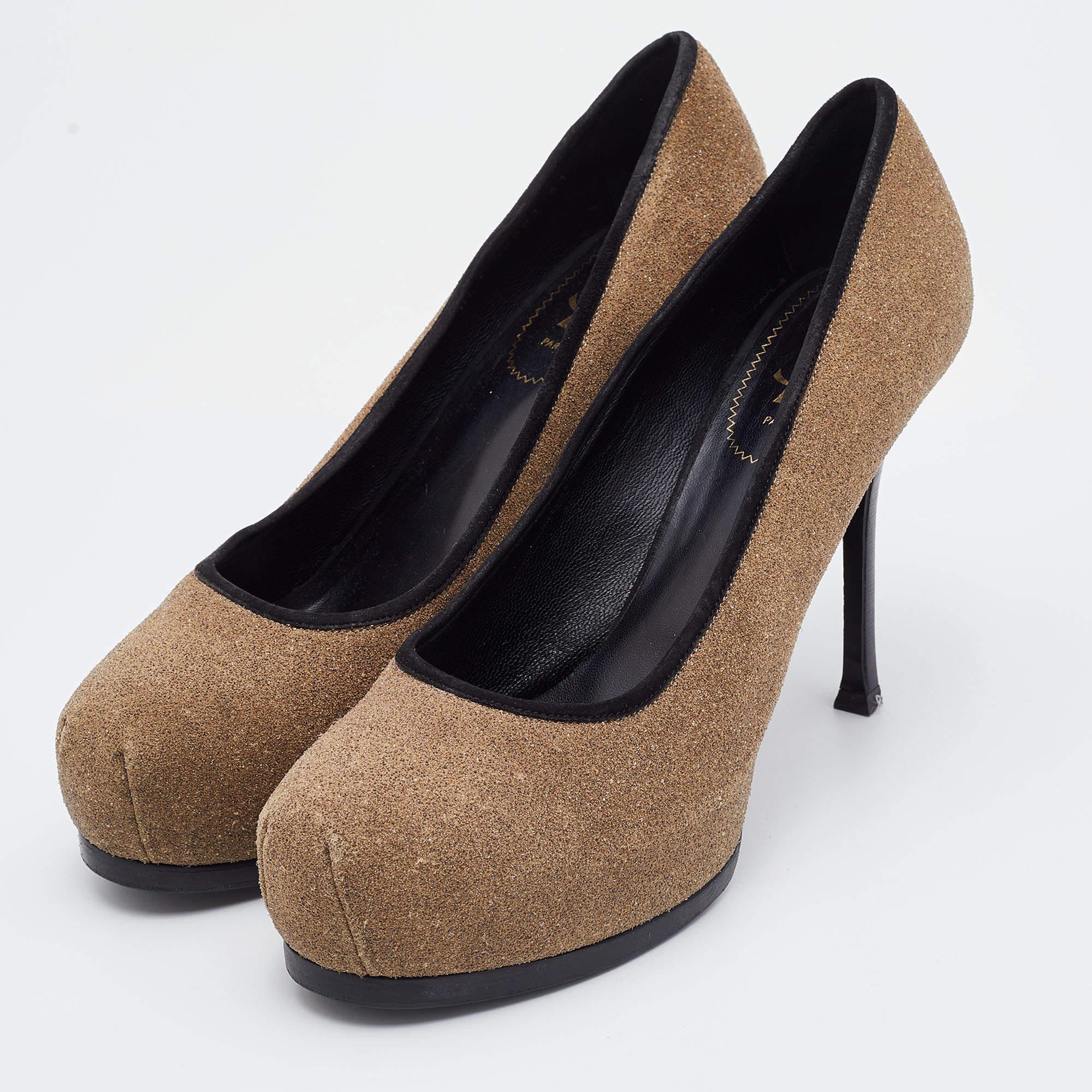 Silhouette intemporelle  Cette paire d'escarpins Tribtoo de Saint Laurent est à la fois simple et élégante. Réalisé en daim  il arbore des plates-formes  Talons de 11,5 cm  et des semelles confortables.
