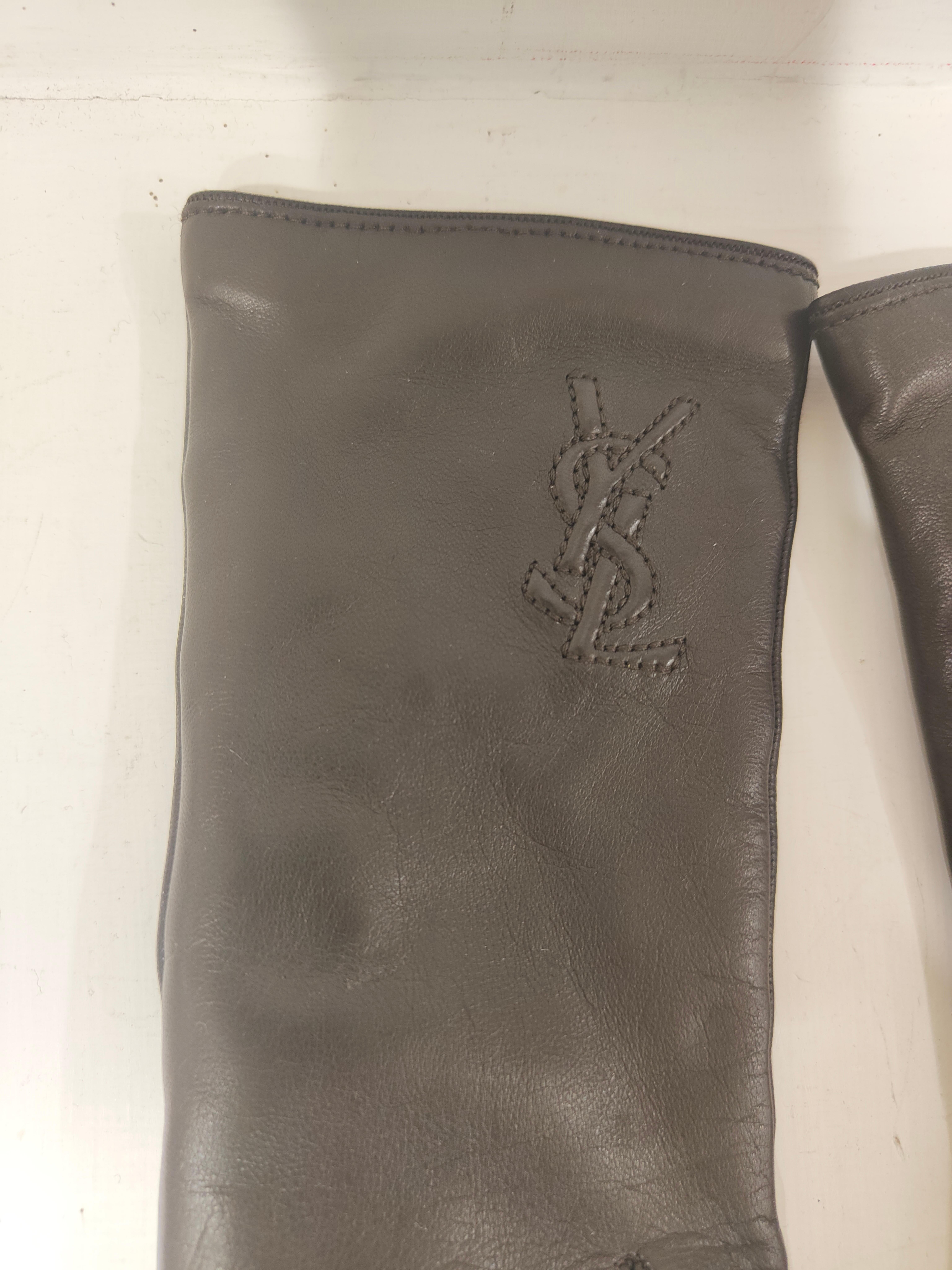 Yves Saint Laurent brown leather gloves In Excellent Condition In Capri, IT