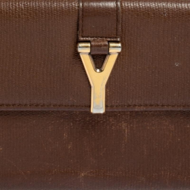 Yves Saint Laurent Portafoglio continentale con patta in pelle marrone Y Ligne in vendita 4