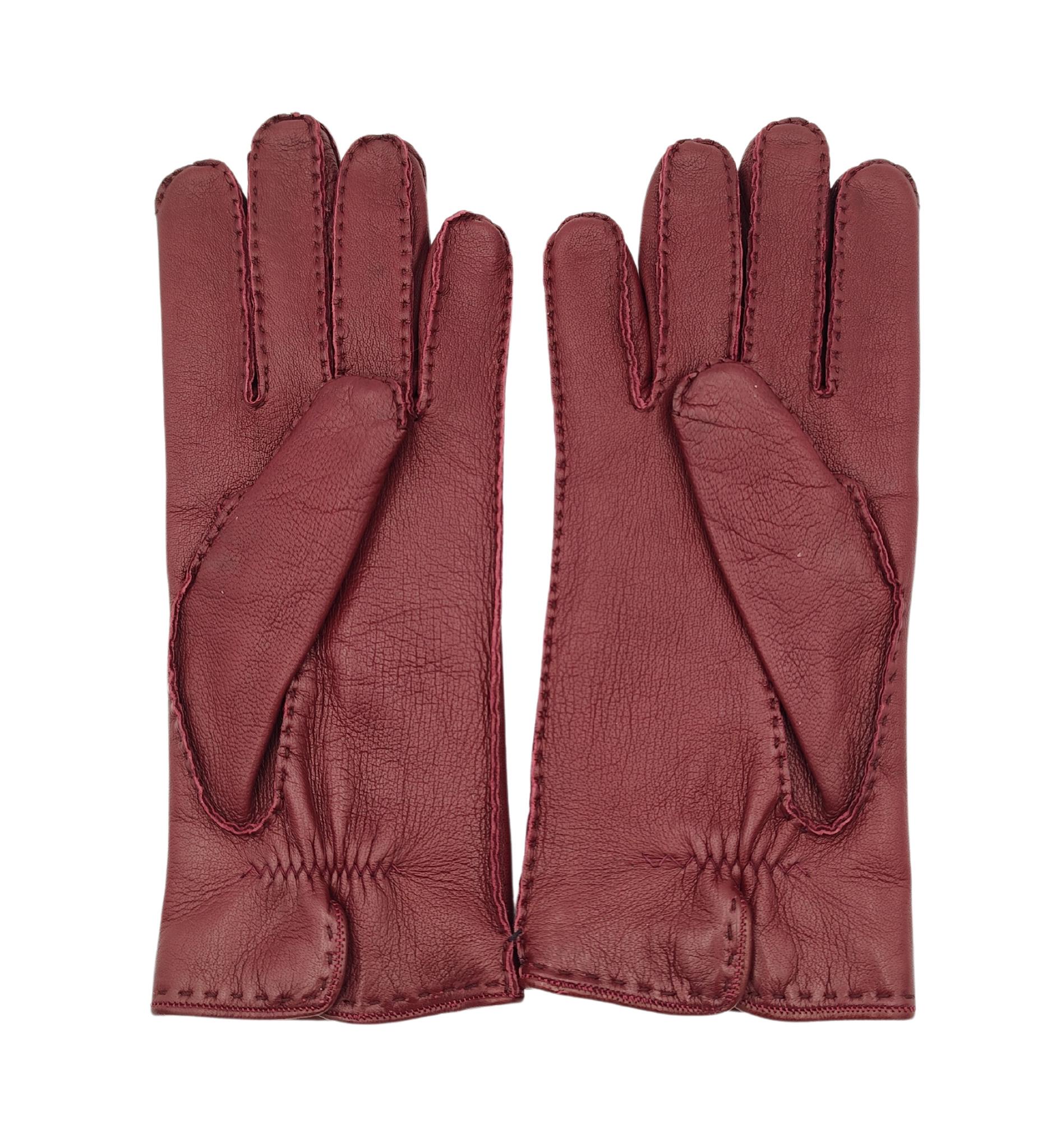 Yves Saint Laurent gloves
Burgundy leather
Shearling lining

Marked size 7 S

Excellent condition
Never used