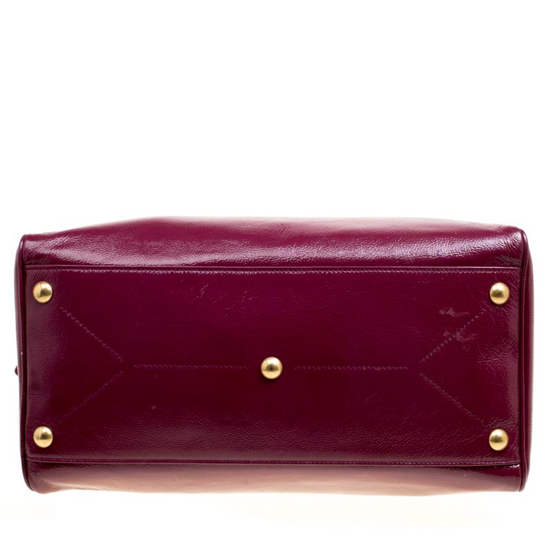 Donna Yves Saint Laurent, borsa media Majorelle in pelle verniciata bordeaux