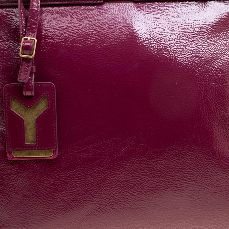 Yves Saint Laurent, borsa media Majorelle in pelle verniciata bordeaux 1