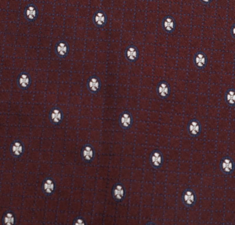 Noir Yves Saint Laurent - Cravate en jacquard de soie à motifs bourguignons en vente
