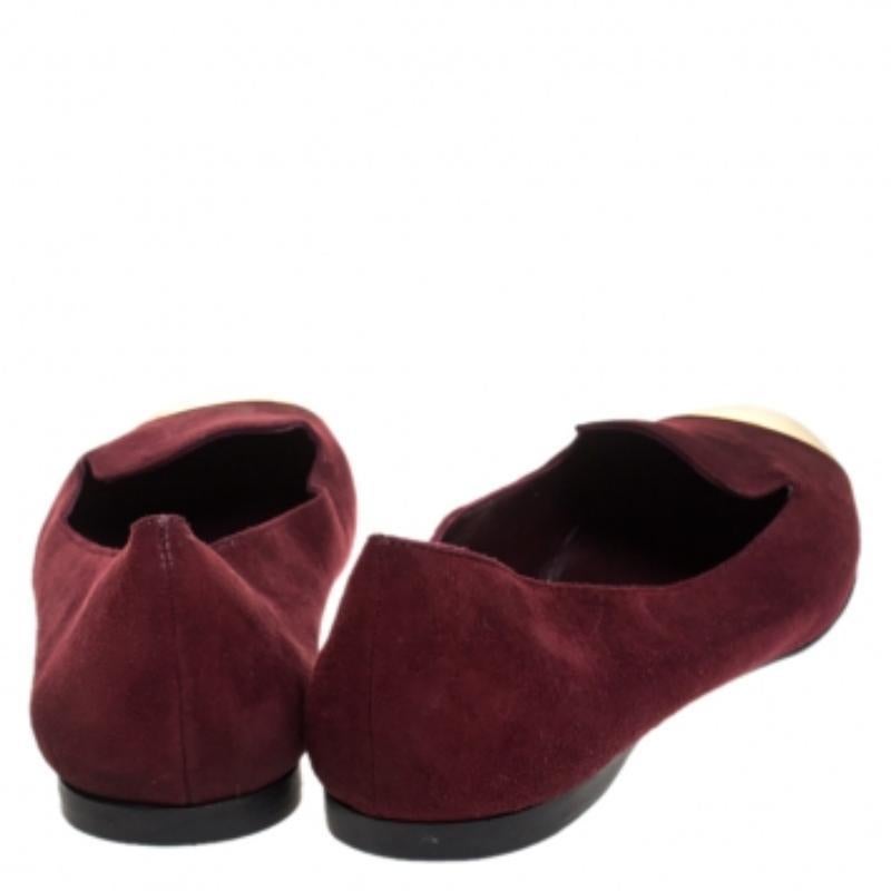 Noir Yves Saint Laurent - Mocassins Evelyn à bouts arrondis en daim bordeaux, taille 36,5 en vente