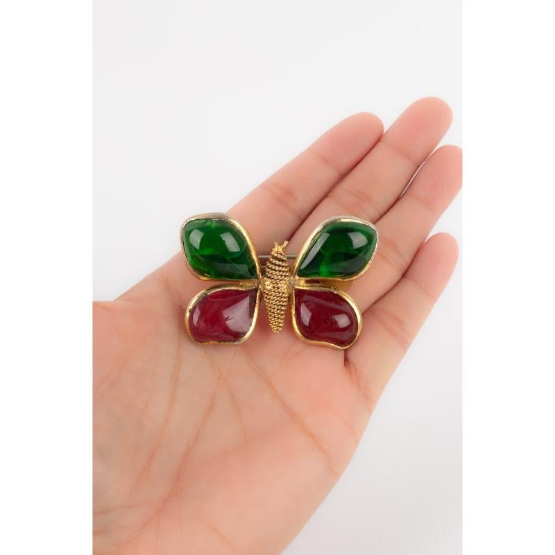 Yves Saint Laurent - (Made in France) Golden metal butterfly brooch with glass paste. Jewellery from the 1960s/70s.

Additional information:
Condition: Very good condition
Dimensions: 3 cm x 5 cm
Period: 20th Century

Seller Reference: BR161