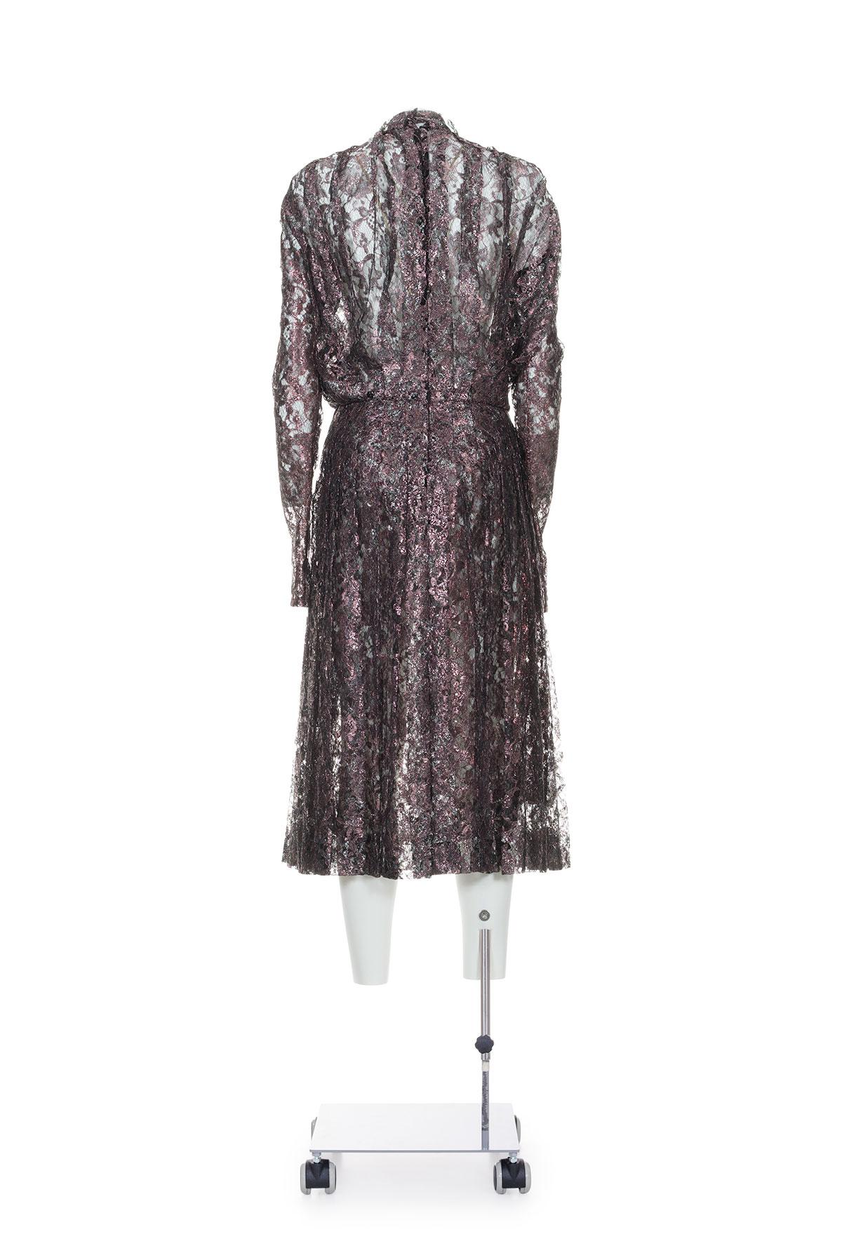 Gris YVES SAINT LAURENT BY ALBER ELBAZ FW 00 Rare robe en dentelle métallisée doublée en vente