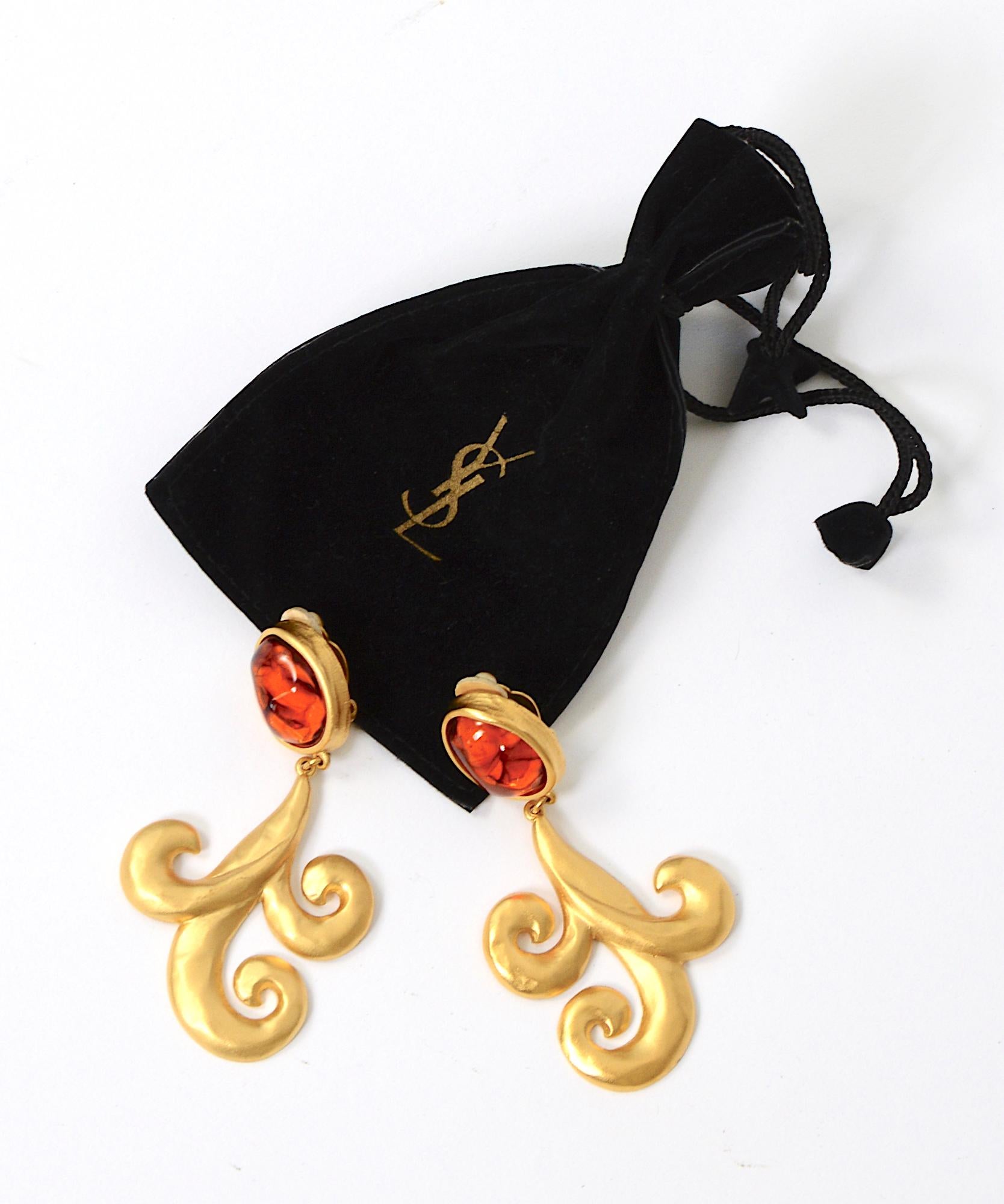 Yves Saint Laurent by Gripoix signed 80s vintage amber + gold clip-on earrings  In Good Condition For Sale In Antwerpen, Vlaams Gewest