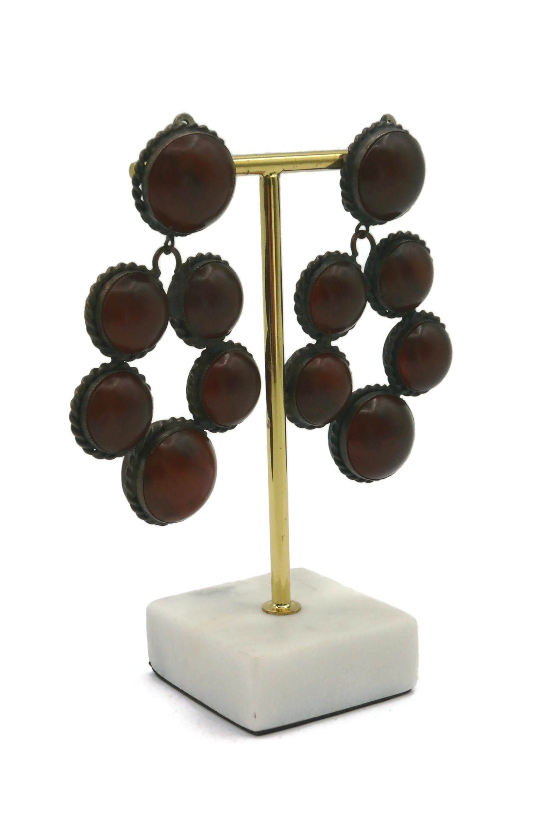 Boucles d'oreilles pendantes vintage YVES SAINT LAURENT par ROGER SCEMAMA Pour femmes en vente