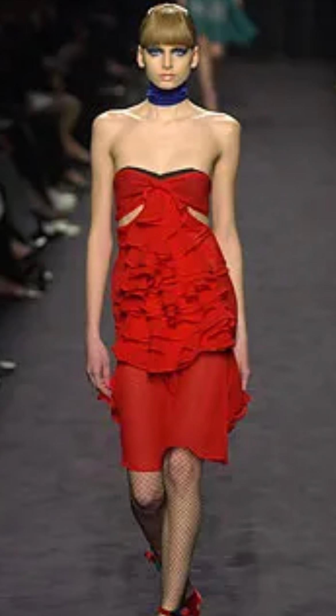 Yves Saint Laurent by Tom Ford 2003 Ruffled Red Silk Dress  For Sale 2