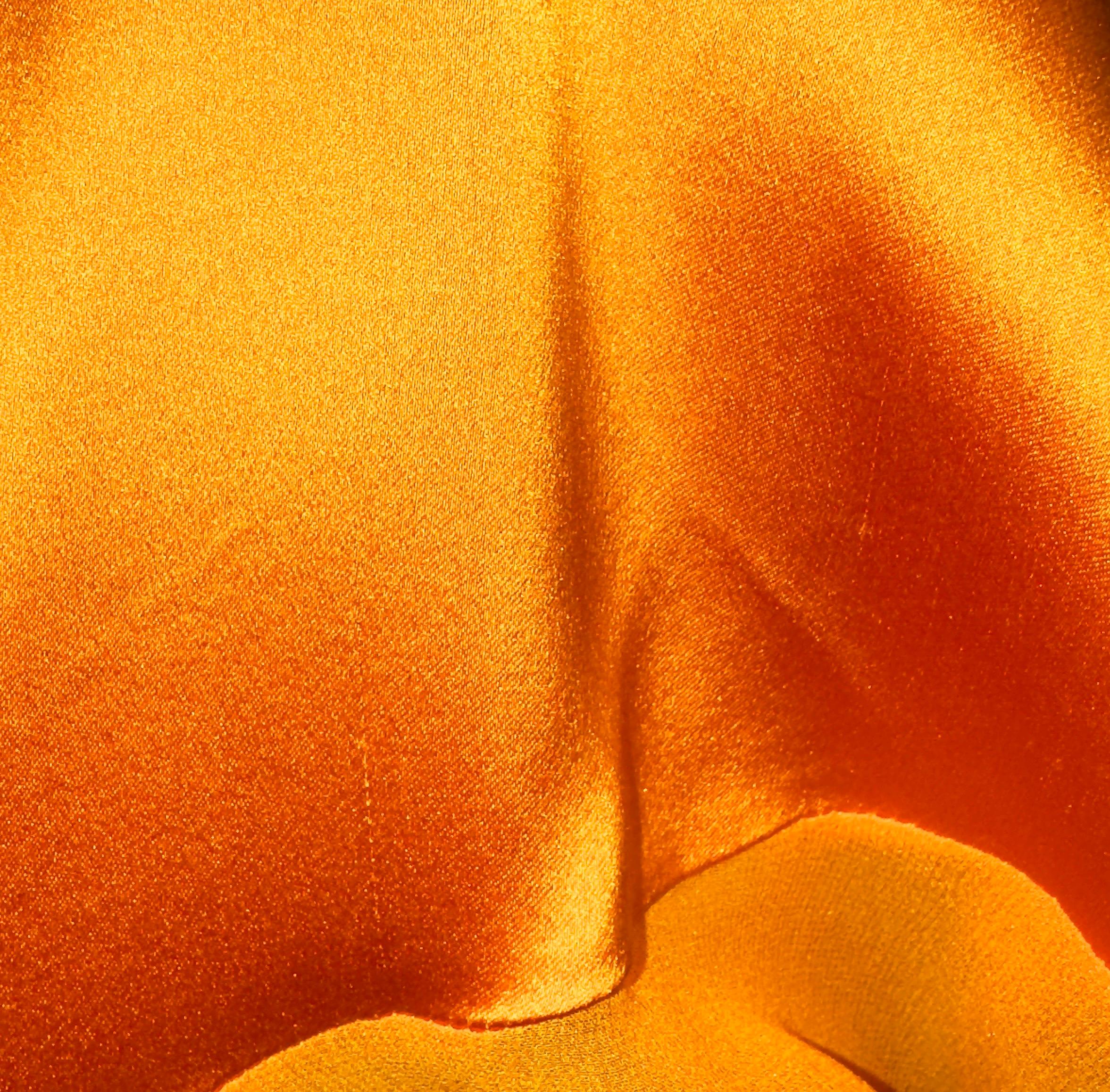 Yves Saint Laurent by Tom Ford 2004 Tangerine Chiffon Satin Silk Wrap Top 40 en venta 1