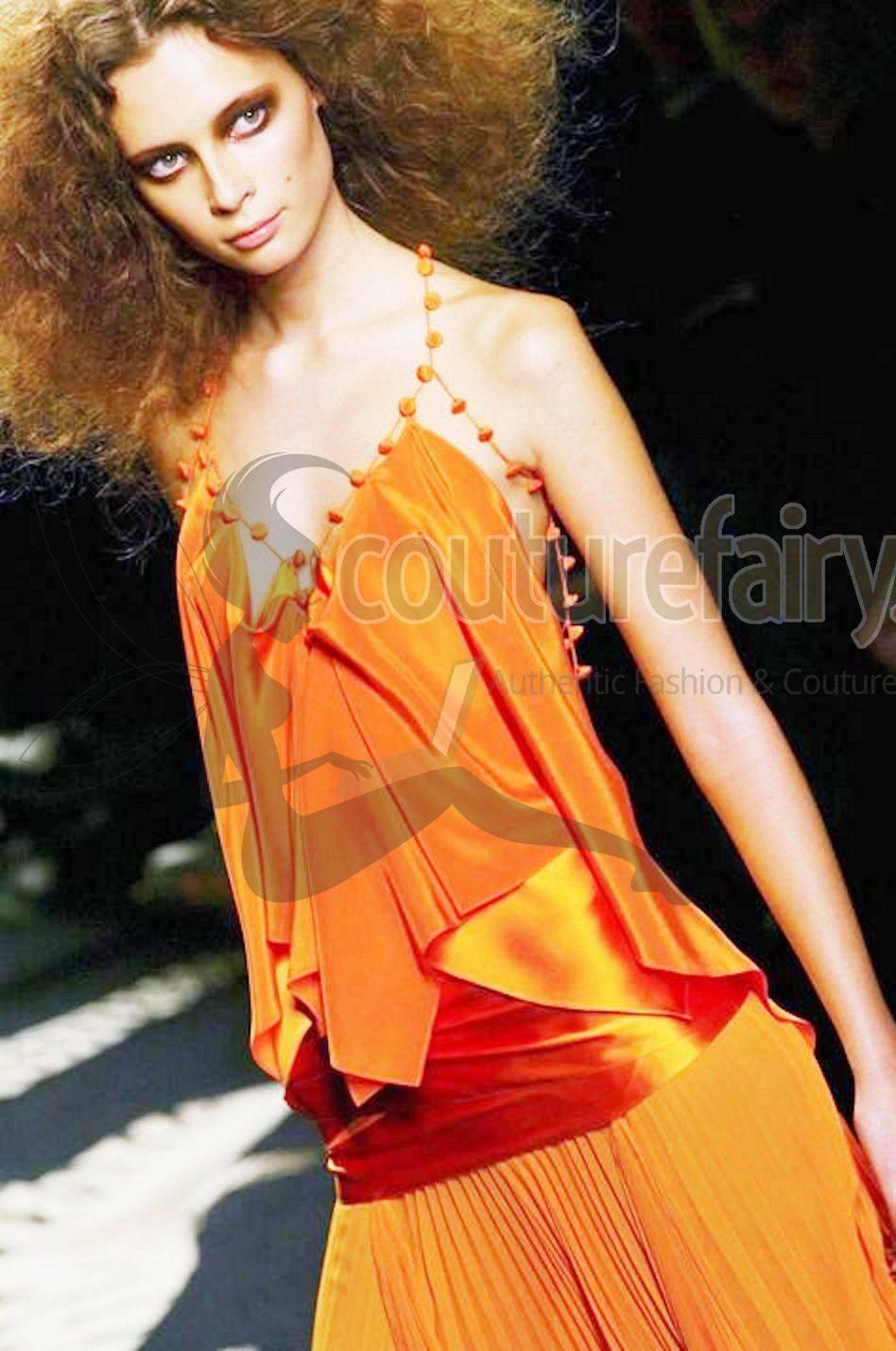 Yves Saint Laurent by Tom Ford 2004 Mandarina Falda Plisada Top Conjunto Cinturón/Bufanda en venta 14
