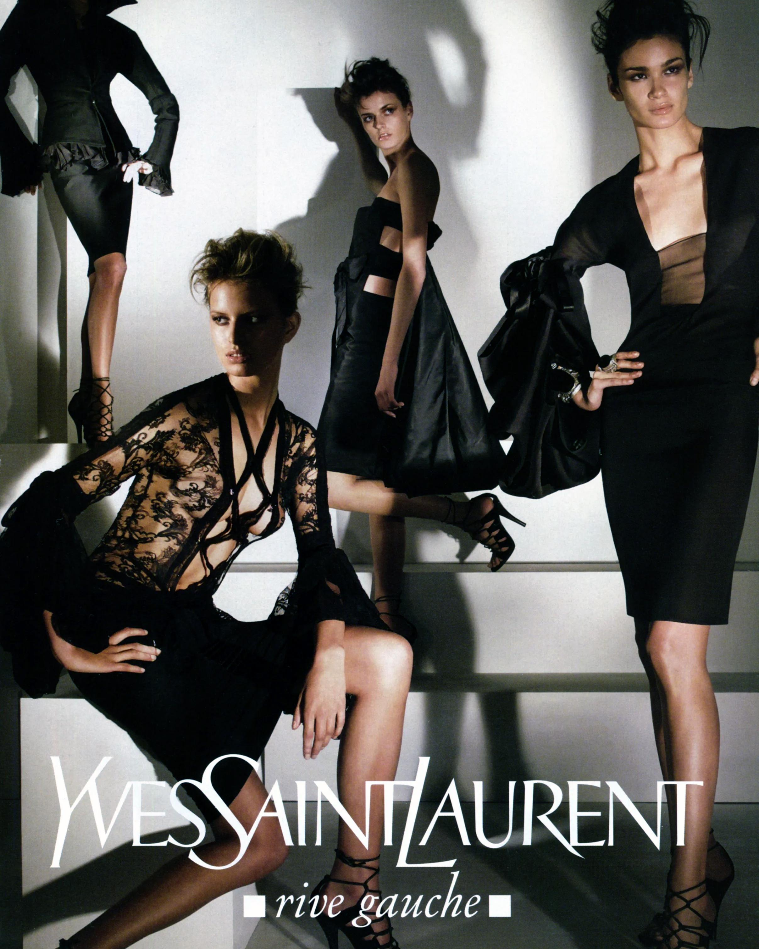 Yves Saint Laurent by Tom Ford Schwarze Bluse aus Spitze und Seidenband mit Schleifen, Herbst/Winter 2002 im Angebot 3