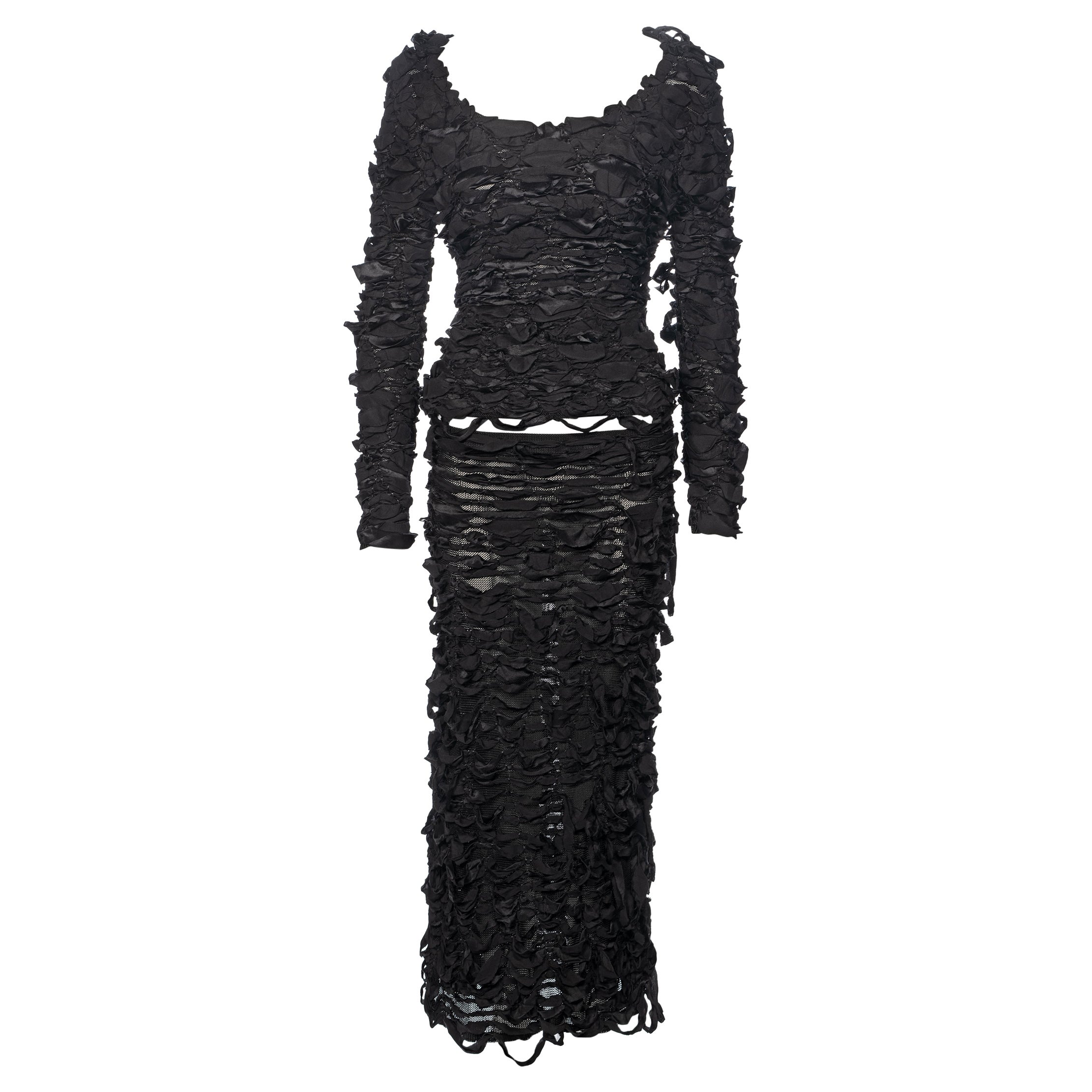 Yves Saint Laurent by Tom Ford - Haut et jupe en soie noire à rubans découpés, automne-hiver 2001 en vente