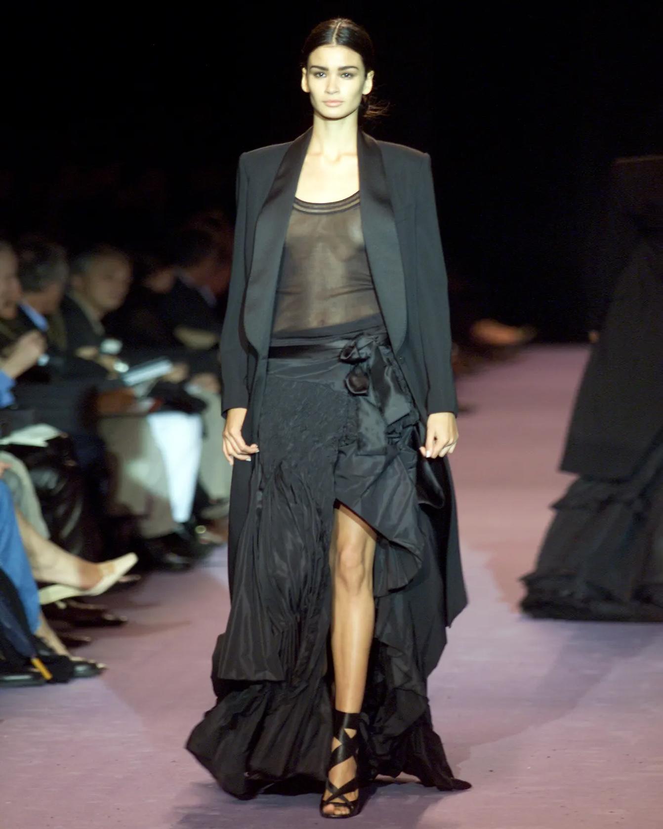 Yves Saint Laurent by Tom Ford Black Silk Taffeta Trained Evening Skirt, FW 2001 In Excellent Condition For Sale In London, GB