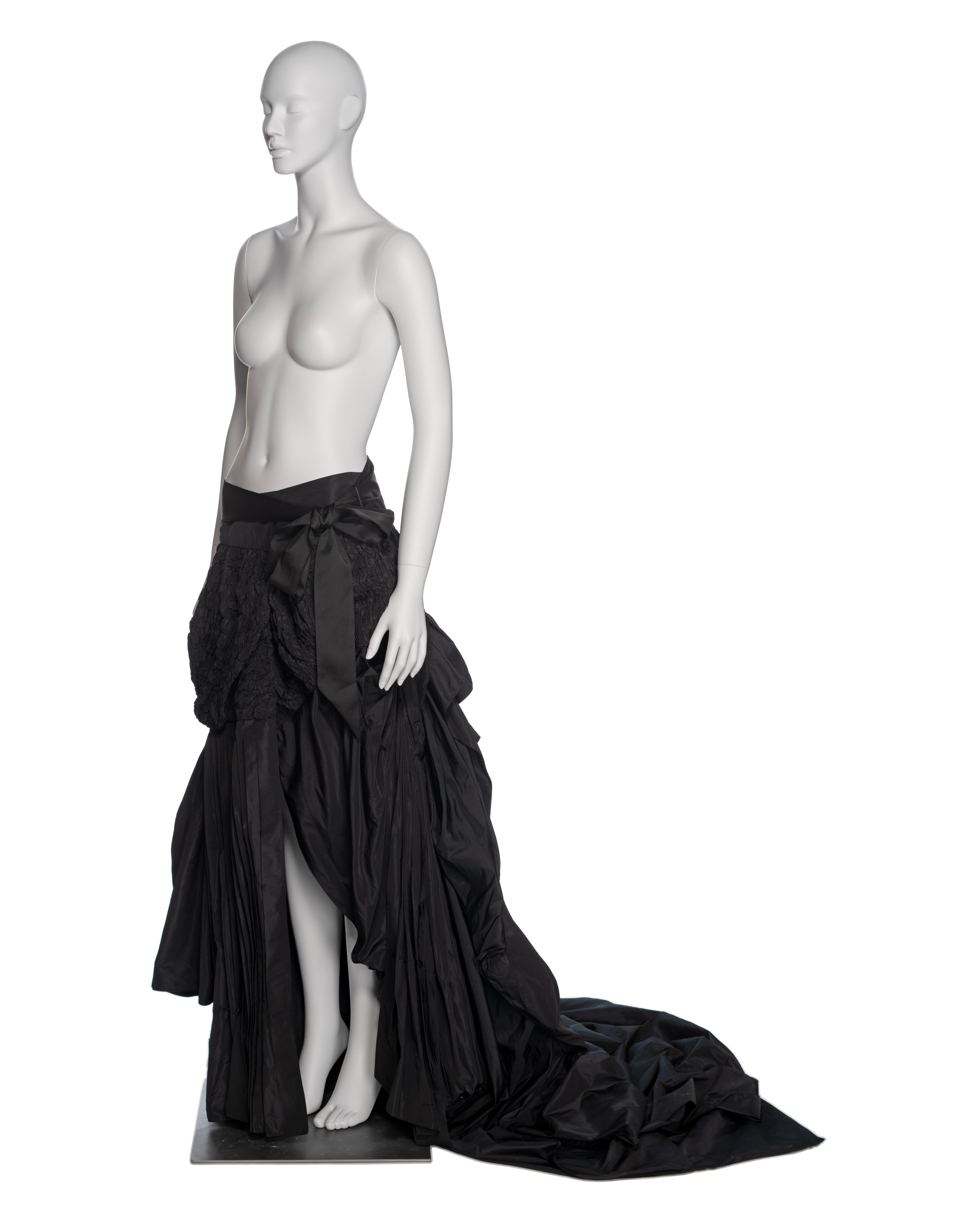 Yves Saint Laurent by Tom Ford Black Silk Taffeta Trained Evening Skirt, FW 2001 For Sale 2