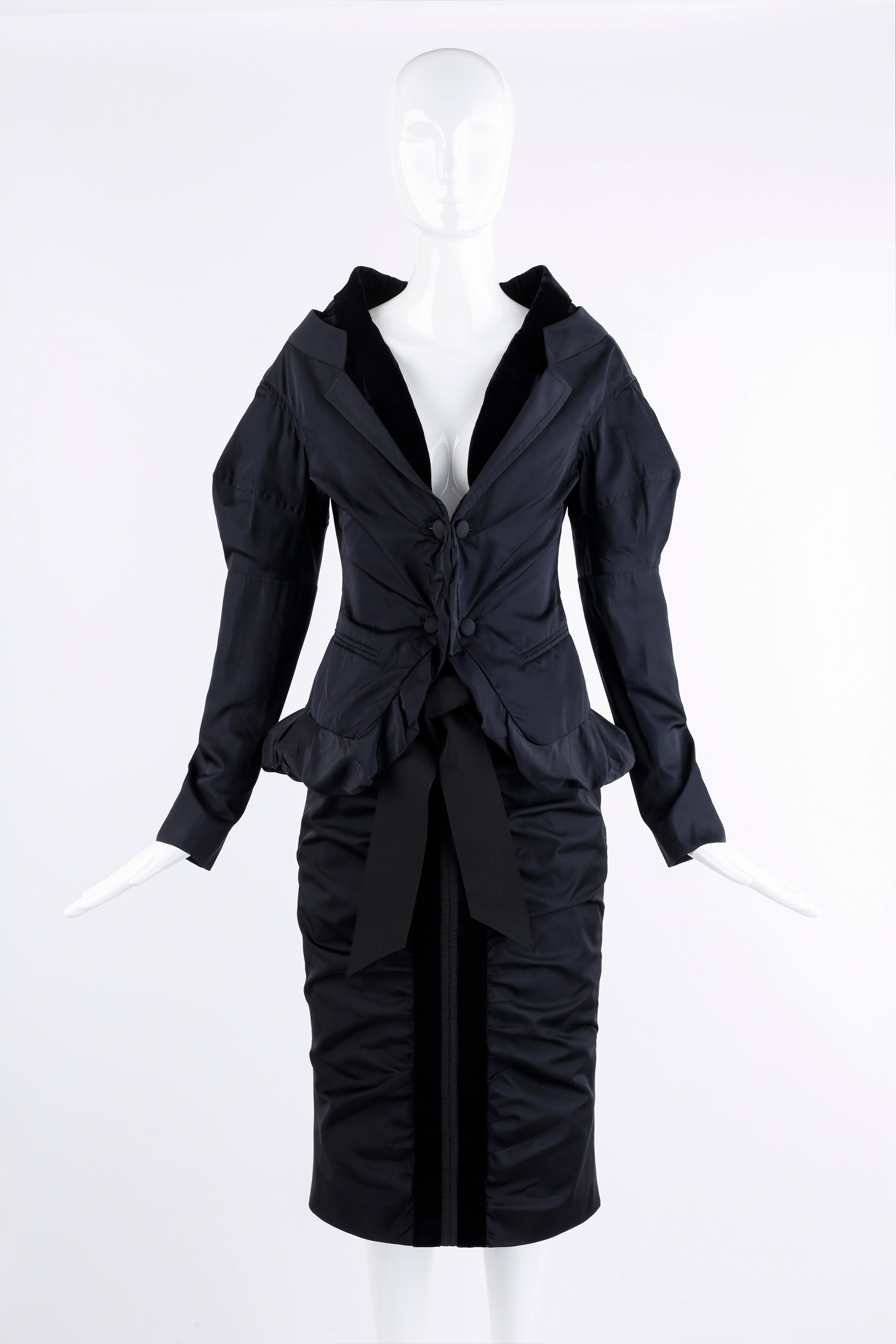 Noir Yves Saint Laurent par Tom Ford, tailleur jupe et veste de soirée en soie noire, A/H 2002 en vente