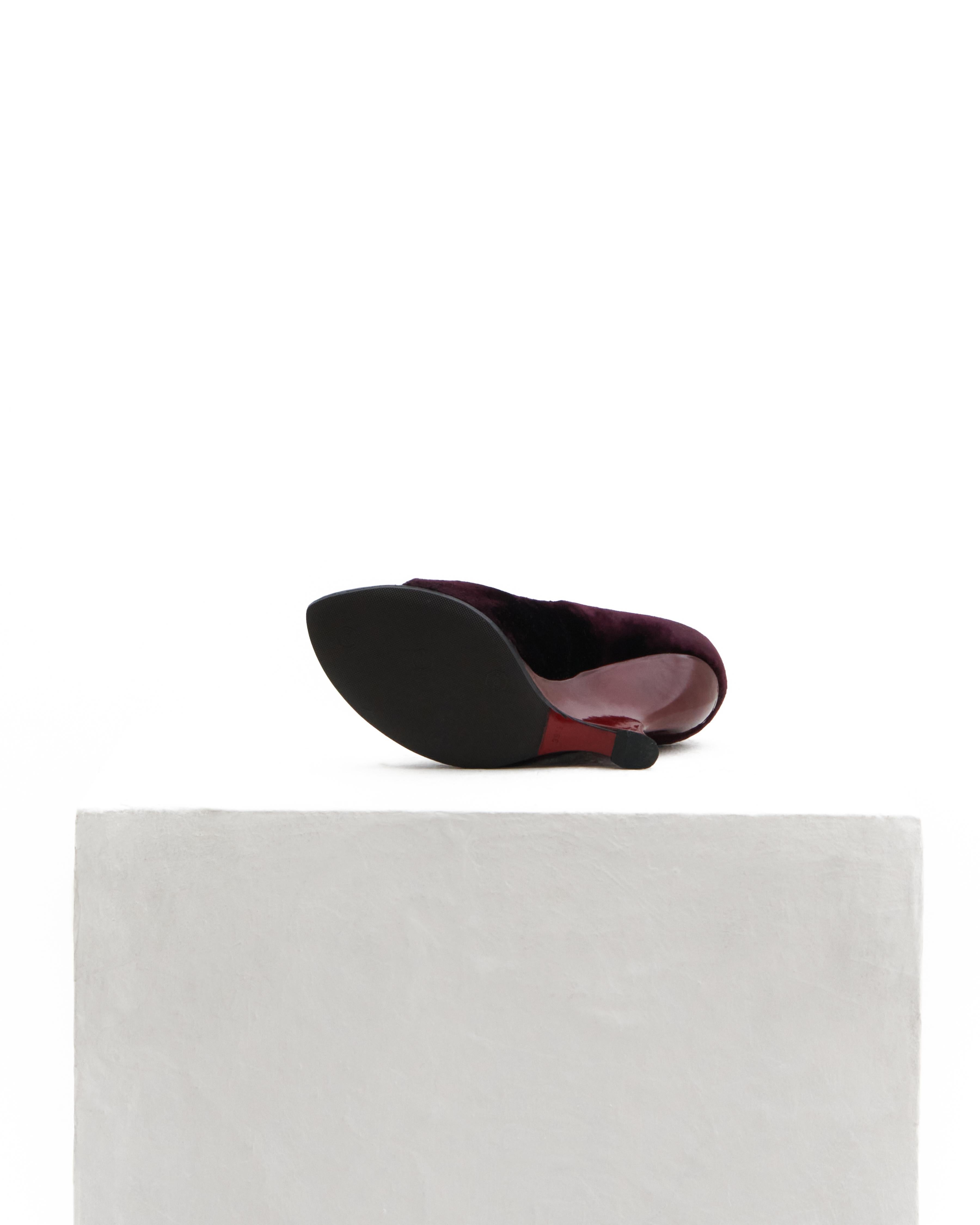 Yves Saint Laurent By Tom Ford F/W 2004 Red & Purple velvet wedge sandals en venta 1