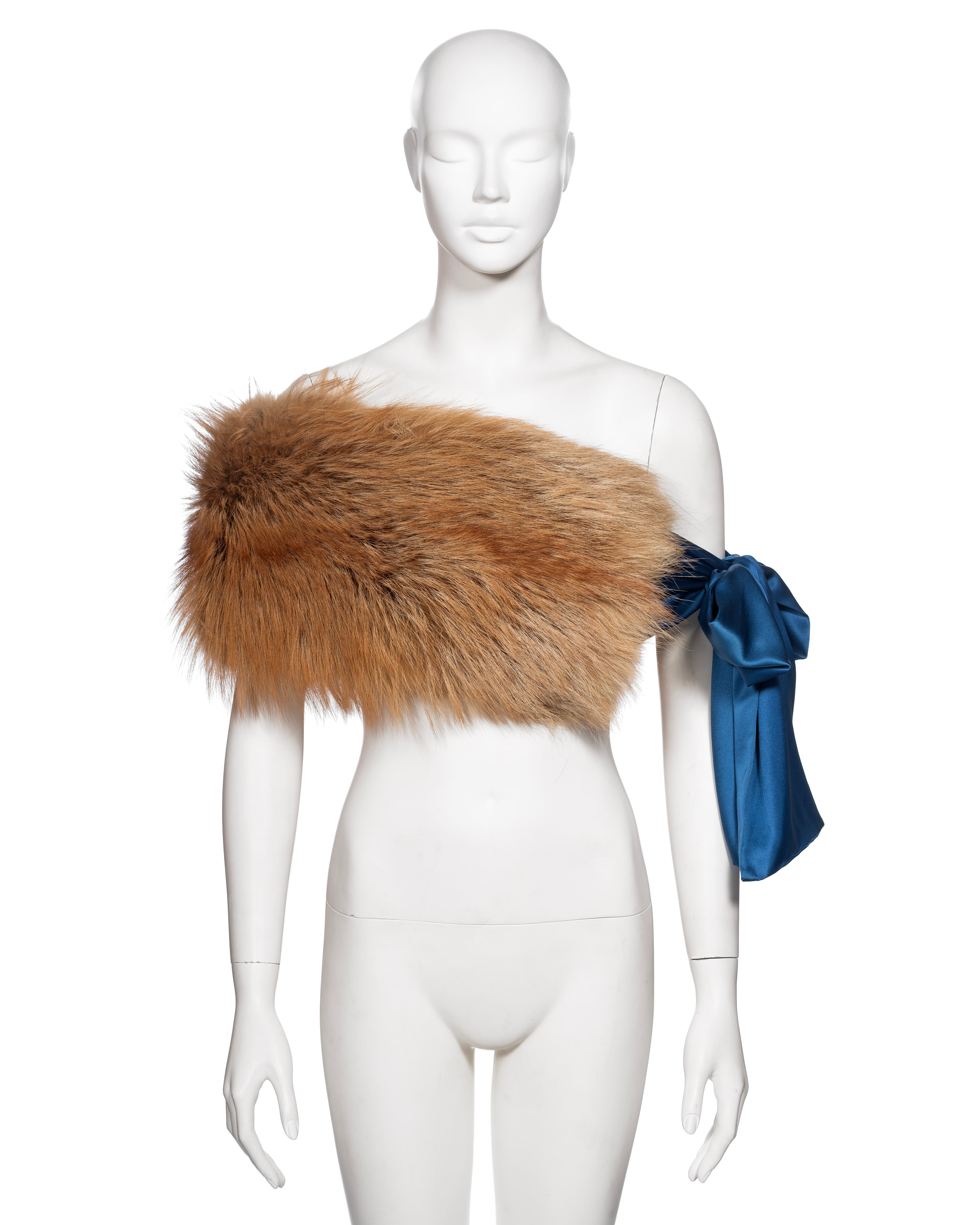 ▪ Archival Yves Saint Laurent Runway Stole
▪ Creative Director: Tom Ford
▪ Fall-Winter 2003
▪ Sold by One of a Kind Archive
▪ Luxurious golden fox fur
▪ Versatile blue silk ties allow for various styling options
▪ Featured on the runway and in the
