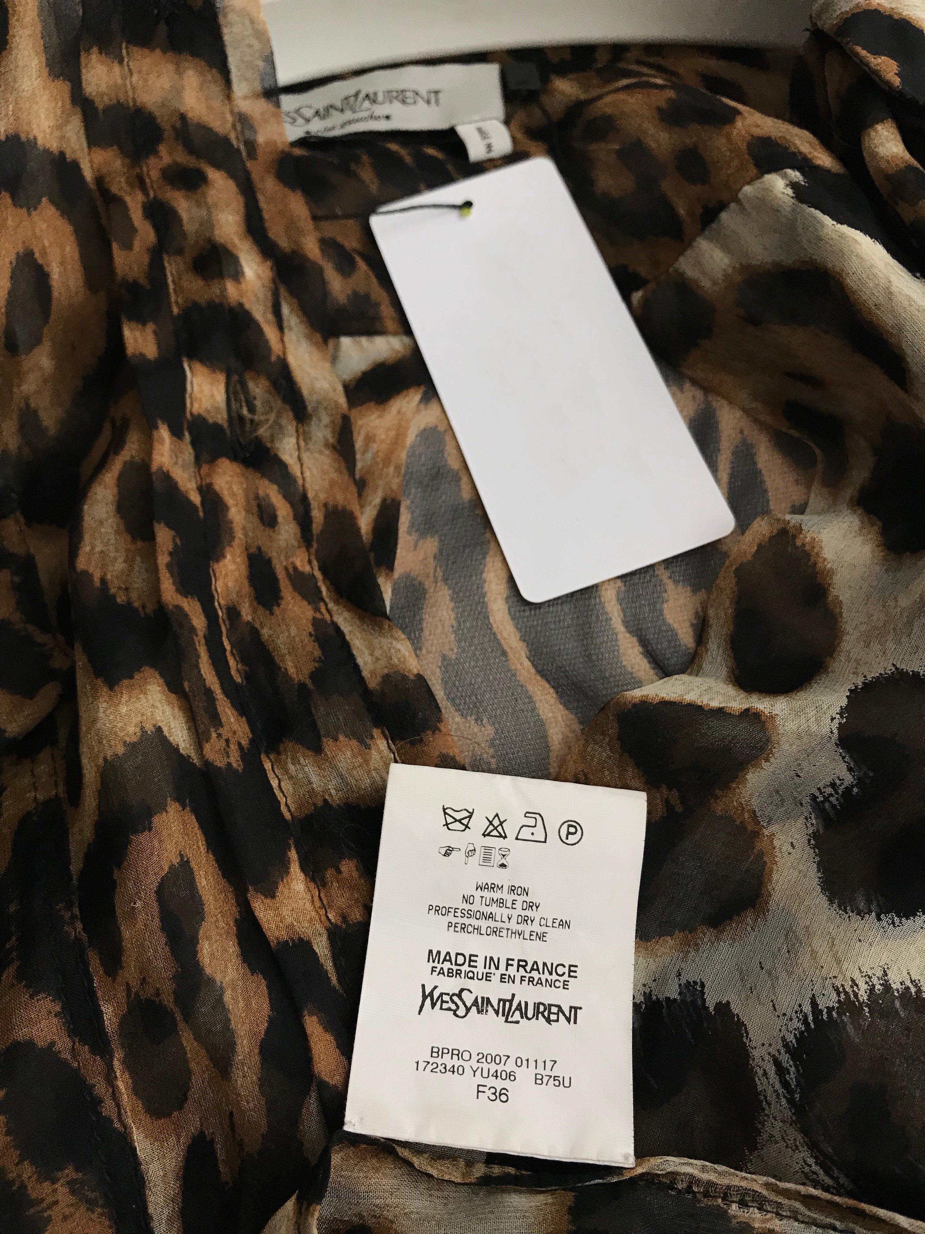 Yves Saint Laurent  by Tom Ford Ärmellose Seidenbluse mit Leopardenprint  im Angebot 2