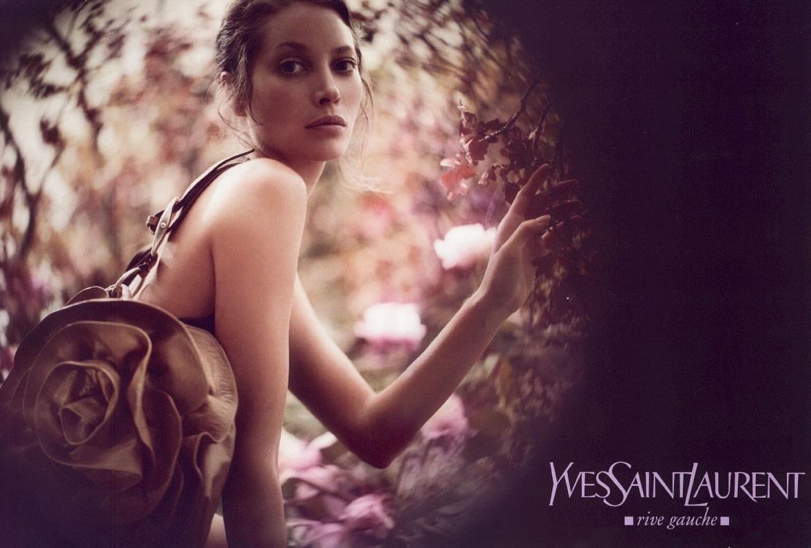 A true collector’s piece from Tom Ford’s celebrated era at Yves Saint Laurent, the Nadja Rose bag is one of the house’s most iconic early-2000s designs. Introduced for the Spring 2003 collection, the bag was immortalized in the campaign by Christie