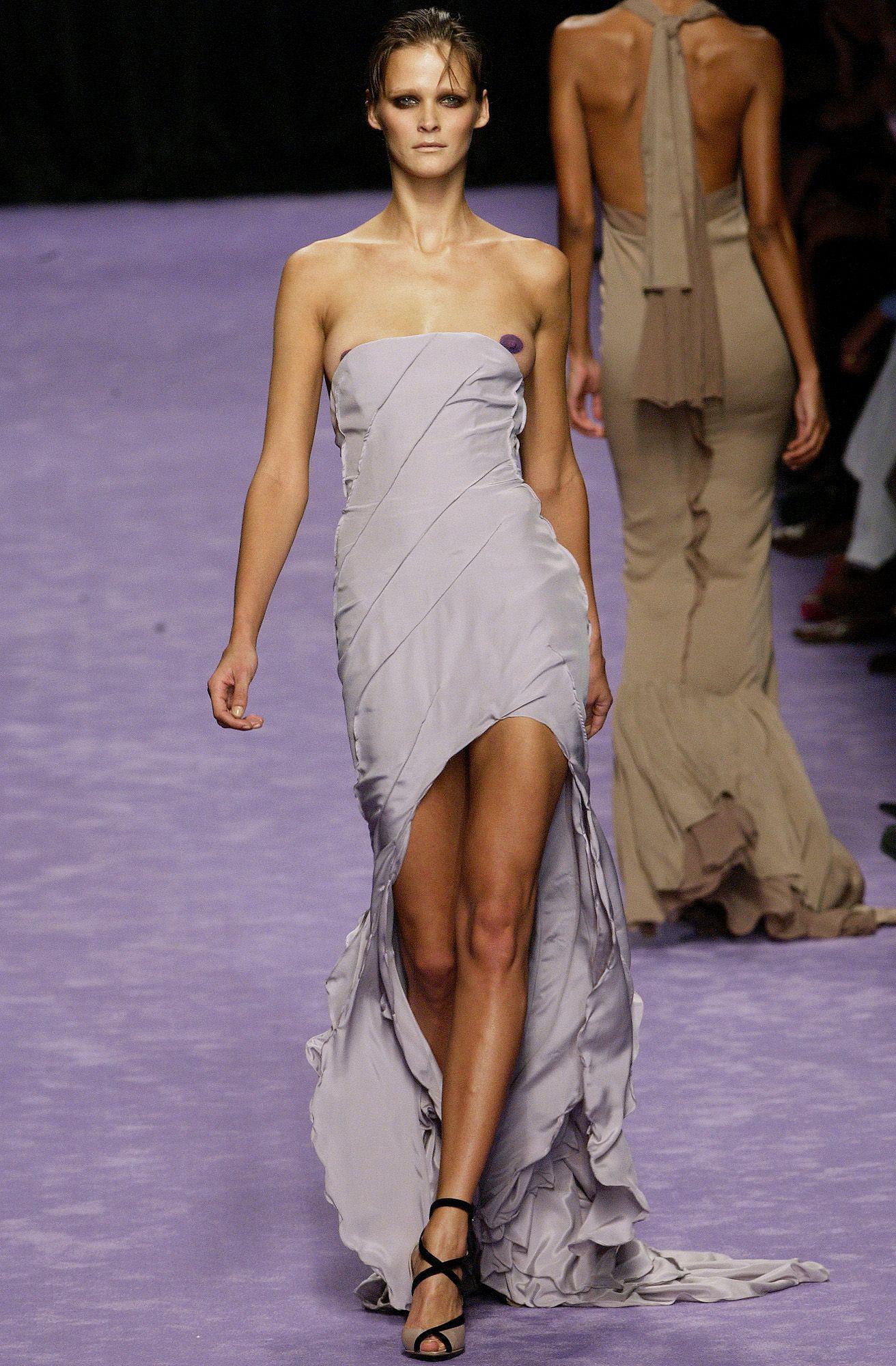 Yves Saint Laurent by Tom Ford Abito da sera senza spalline in seta color malva pallido, SS 2003 In condizioni ottime in vendita a London, GB