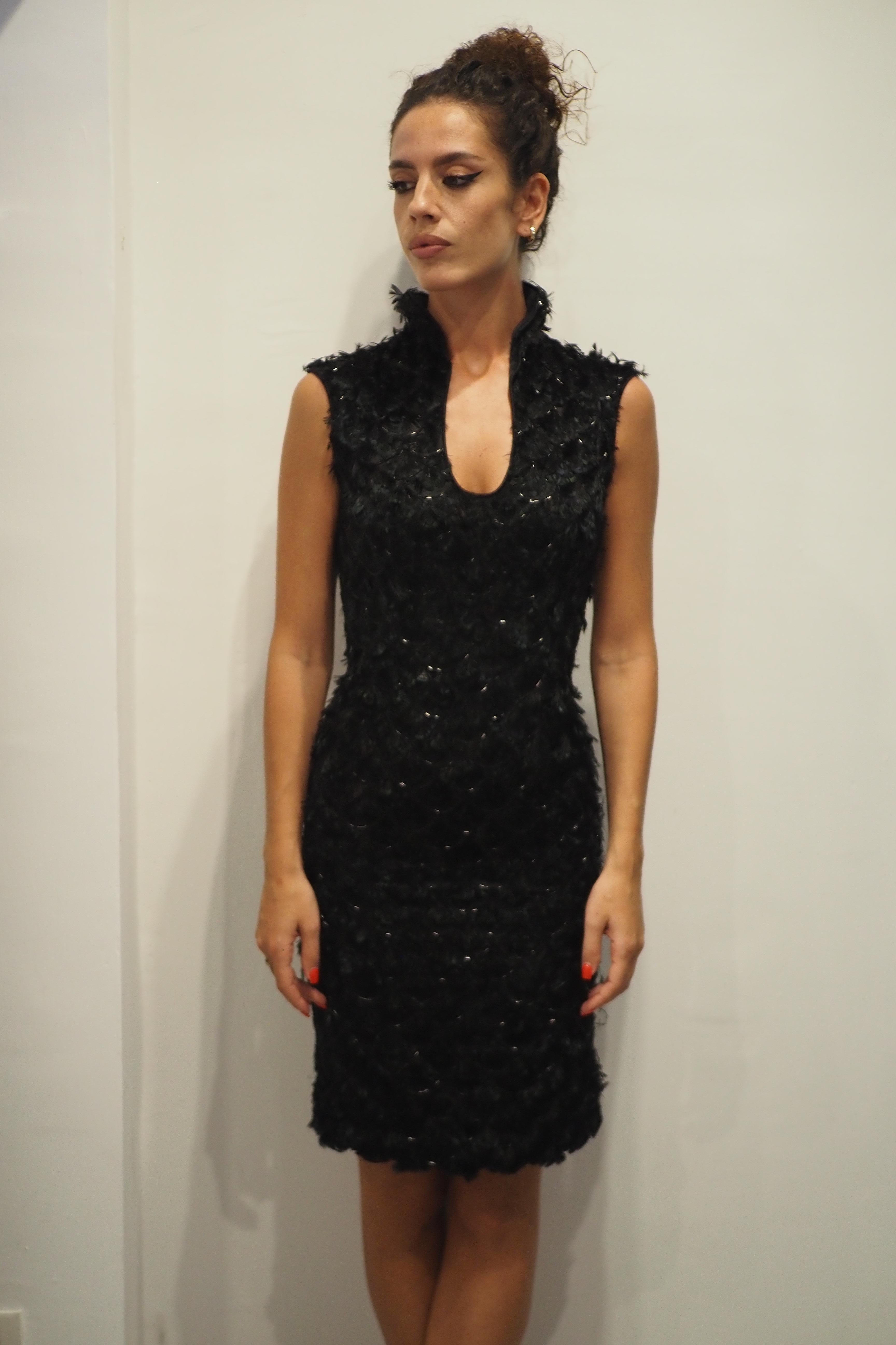Abito in piume di pavone di Yves Saint Laurent by Tom Ford
totalmente a mano in taglia fr 34

