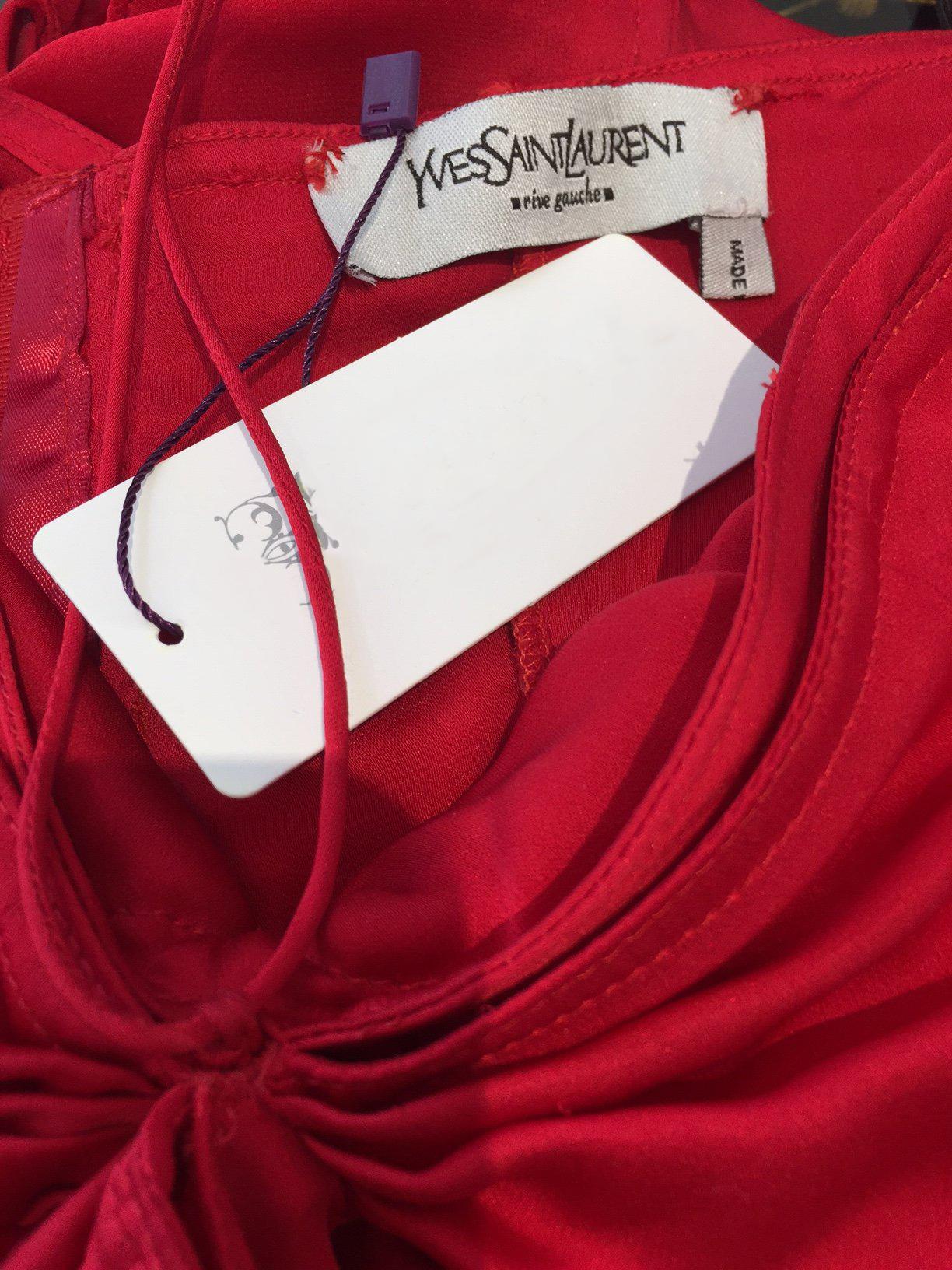 Yves Saint Laurent by Tom Ford Rotes Seidenrüschenkleid 3