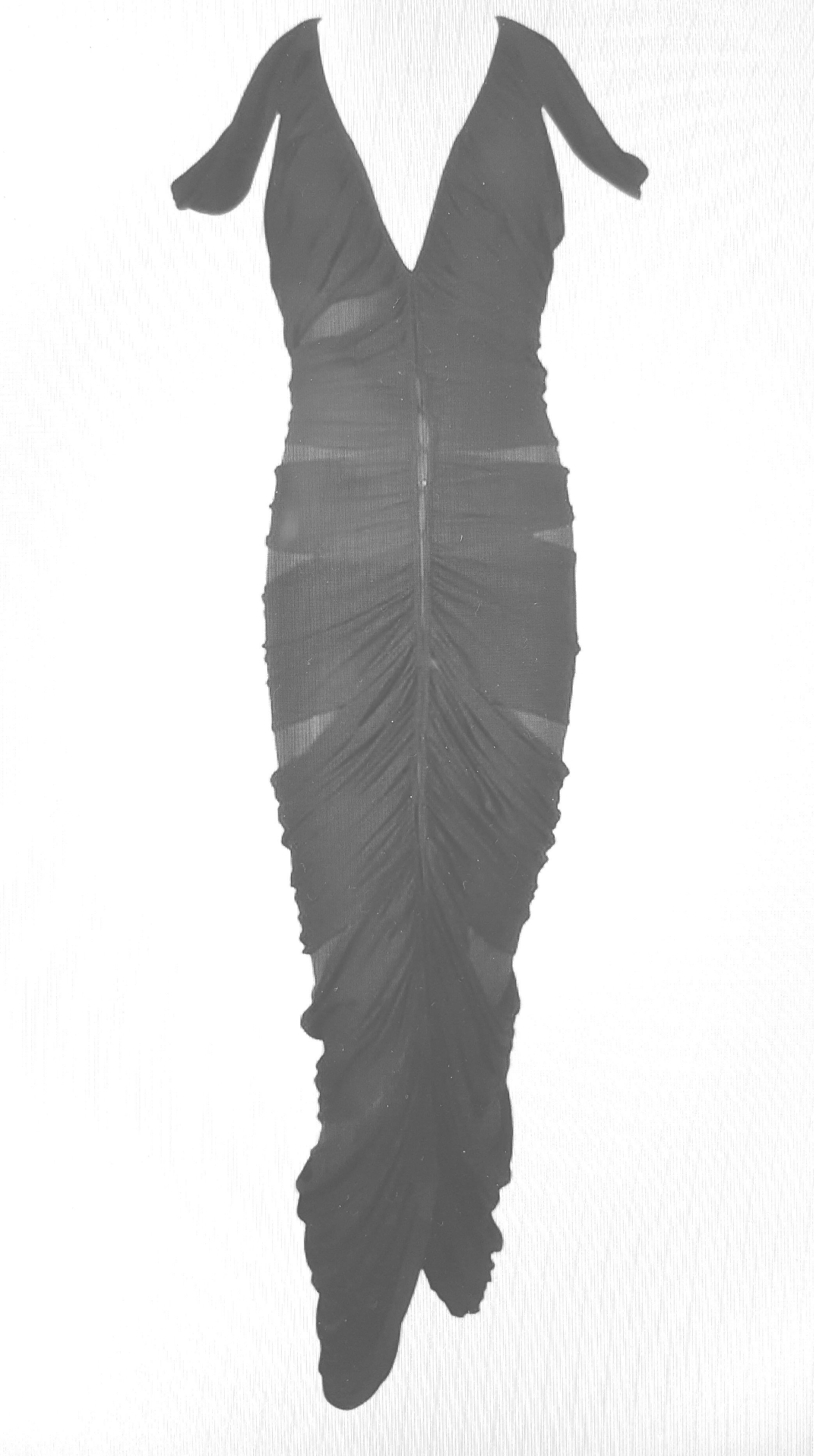 TomFord 2001 1stYearYSL Soie PlungingV Robe de soirée longue drapée et froncée noire en vente 3
