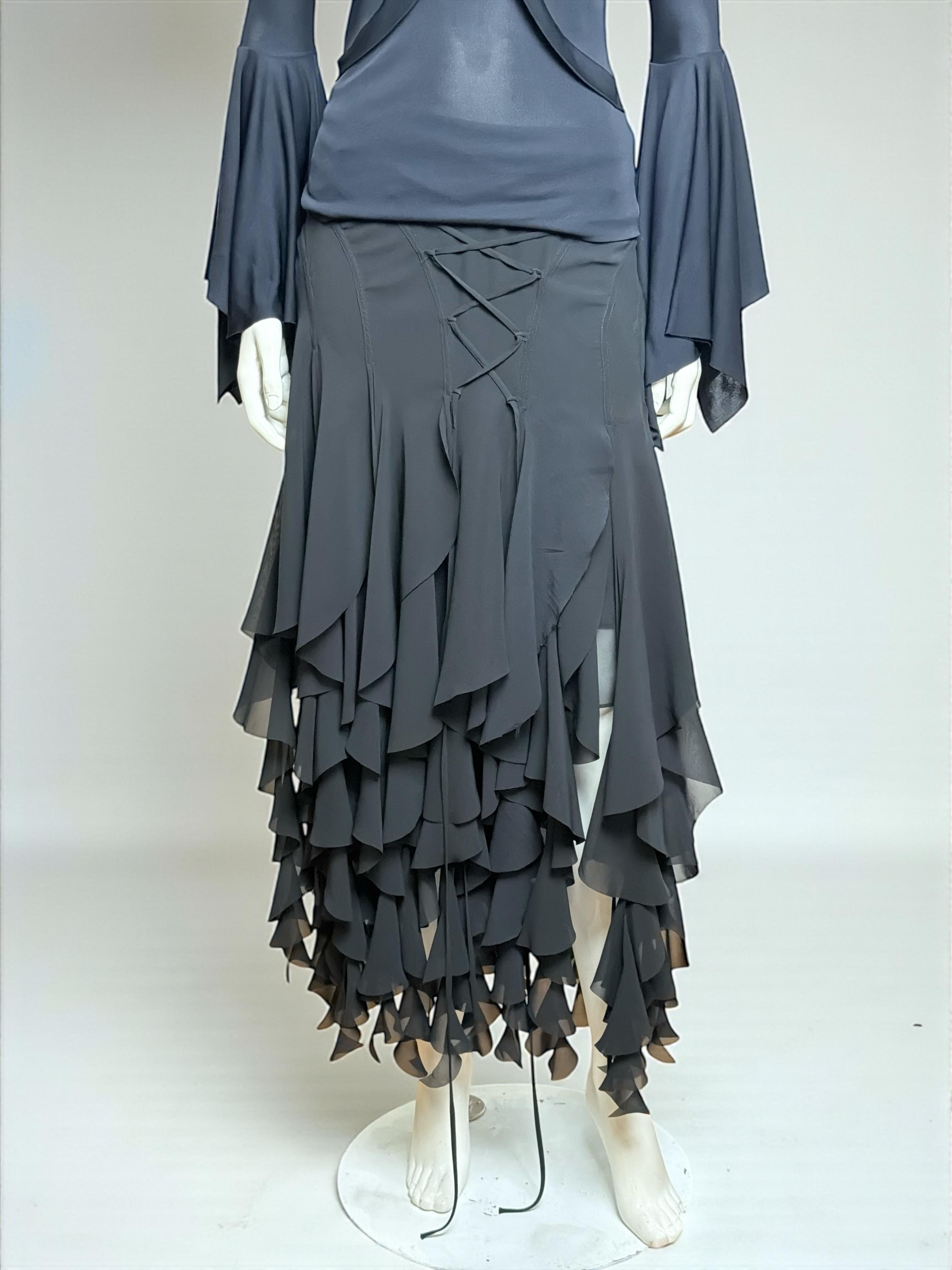 Donna Yves Saint Laurent by Tom Ford - P/E 2003 - Top in jersey nero e gonna in chiffon a strati in vendita