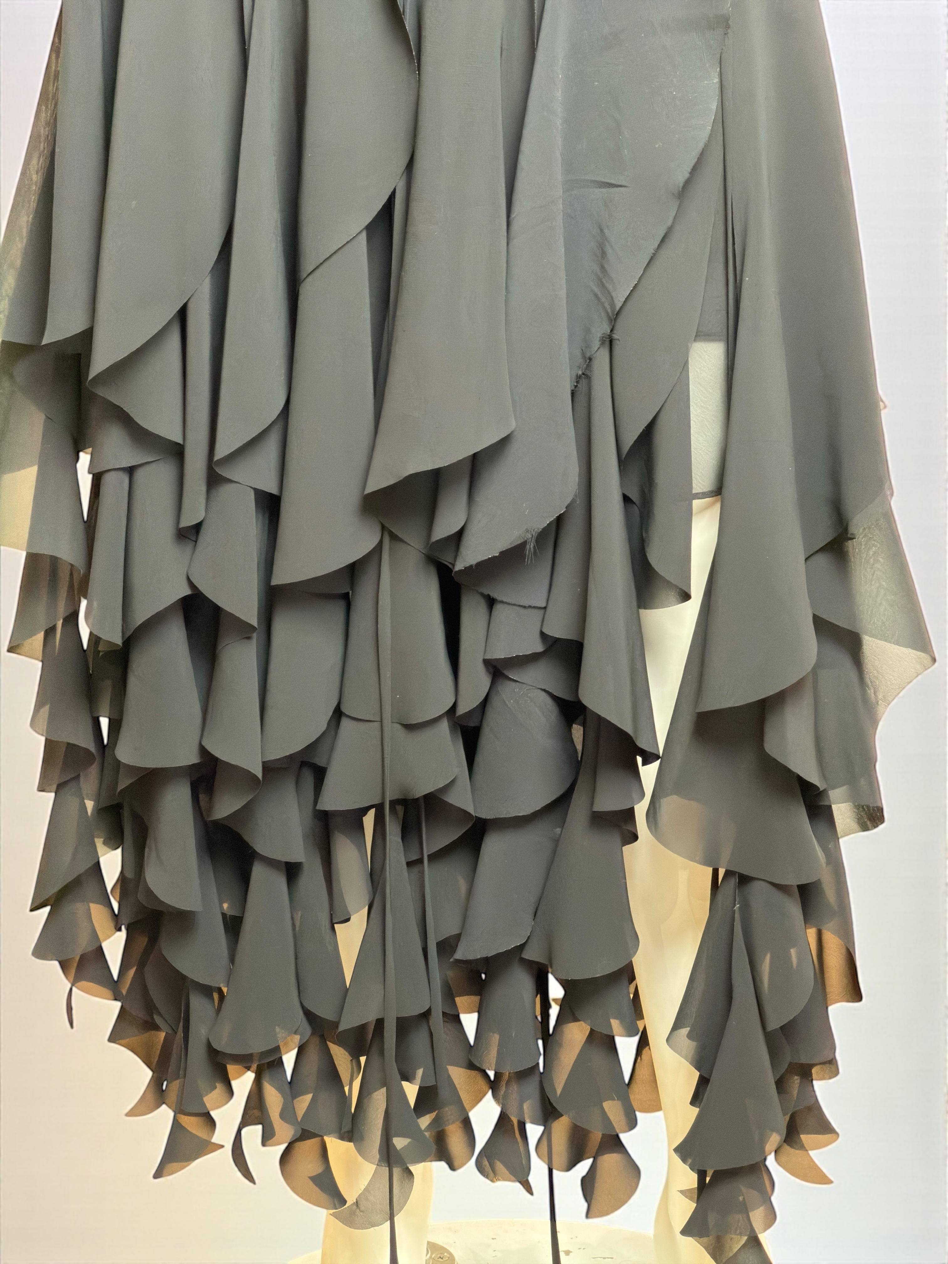 Yves Saint Laurent by Tom Ford - P/E 2003 - Top in jersey nero e gonna in chiffon a strati in vendita 1