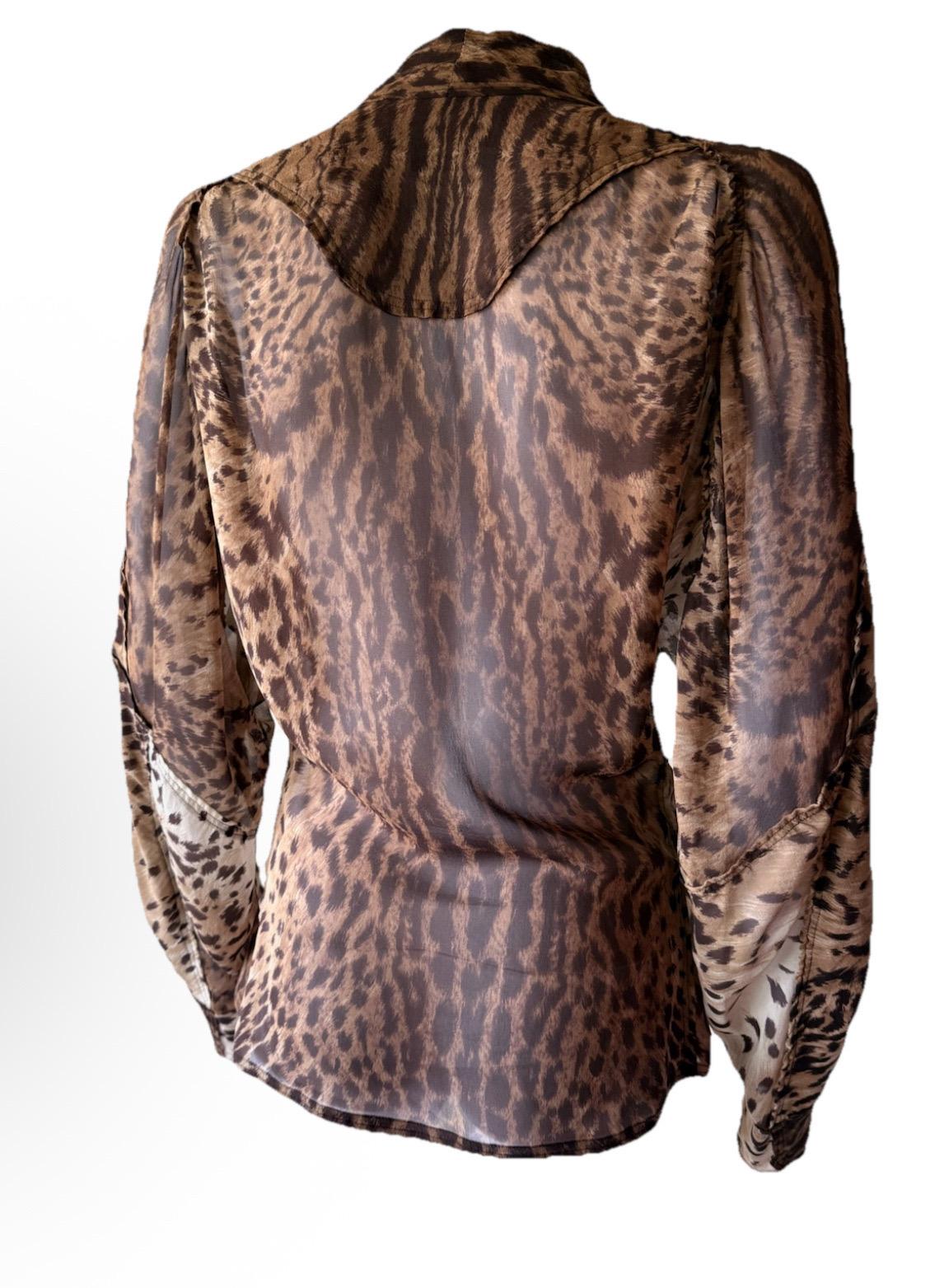 De las mujeres YVES SAINT LAURENT by TOM FORD Vintage Pasarela S/2002 Top de seda Safari de leopardo en venta