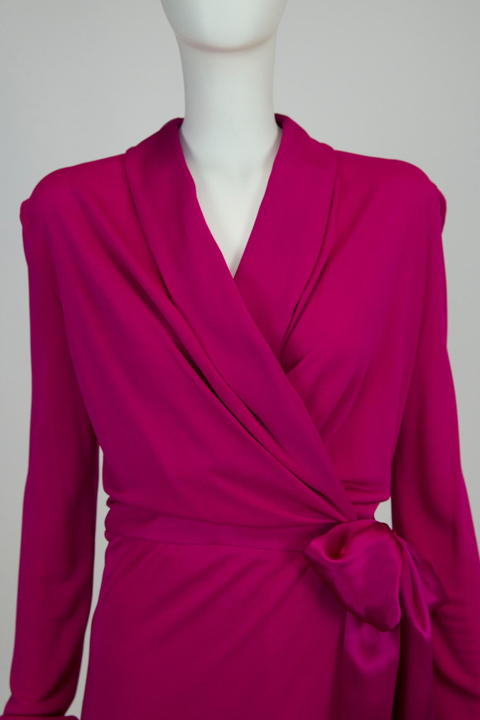 Yves Saint Laurent By Tom Ford Wrap Dress In Good Condition For Sale In Geneva, CH
