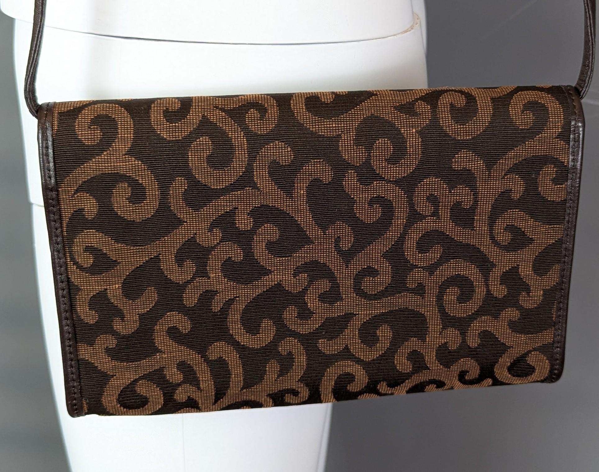 Bolso bandolera de lona Yves Saint Laurent, corazón dorado en venta 6