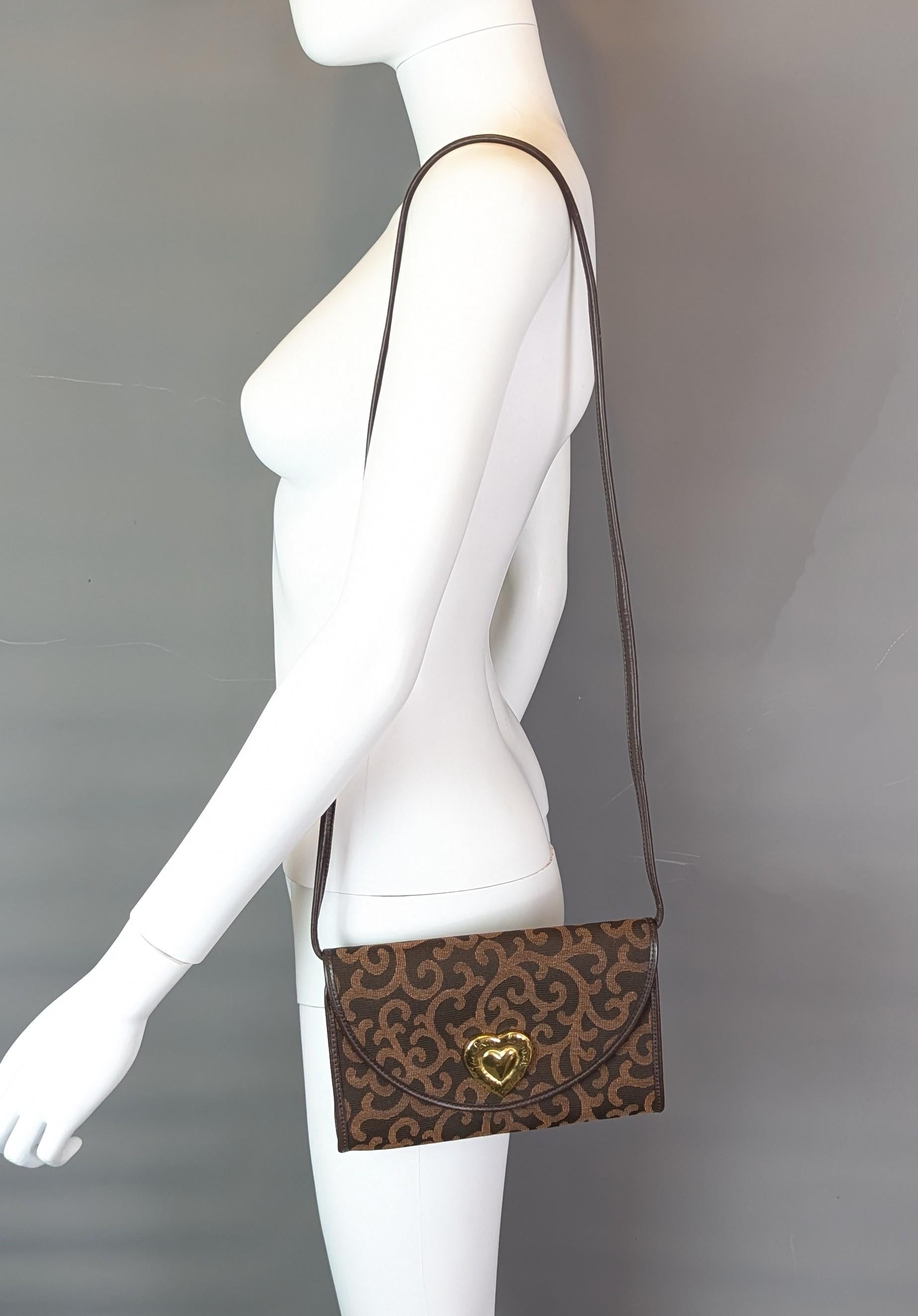 Bolso bandolera de lona Yves Saint Laurent, corazón dorado Negro en venta