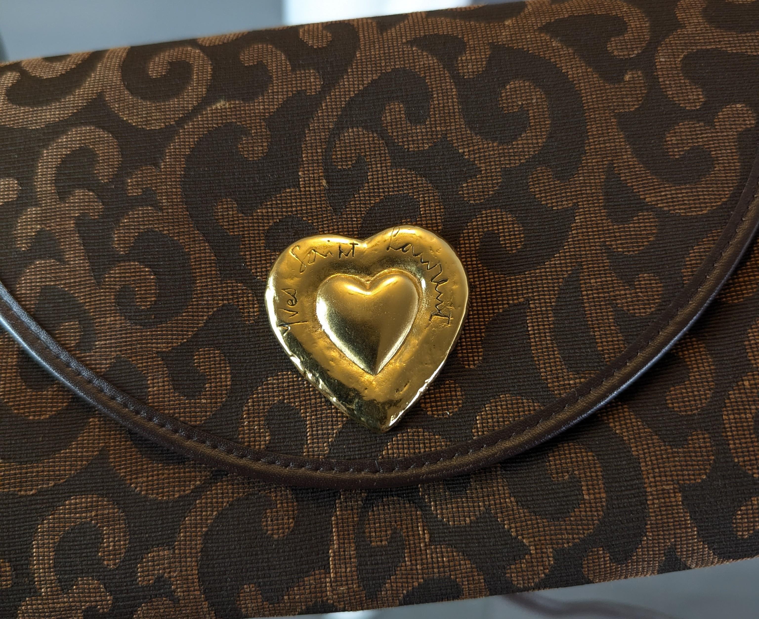 Bolso bandolera de lona Yves Saint Laurent, corazón dorado en Bueno estado para la venta en NEWARK, GB