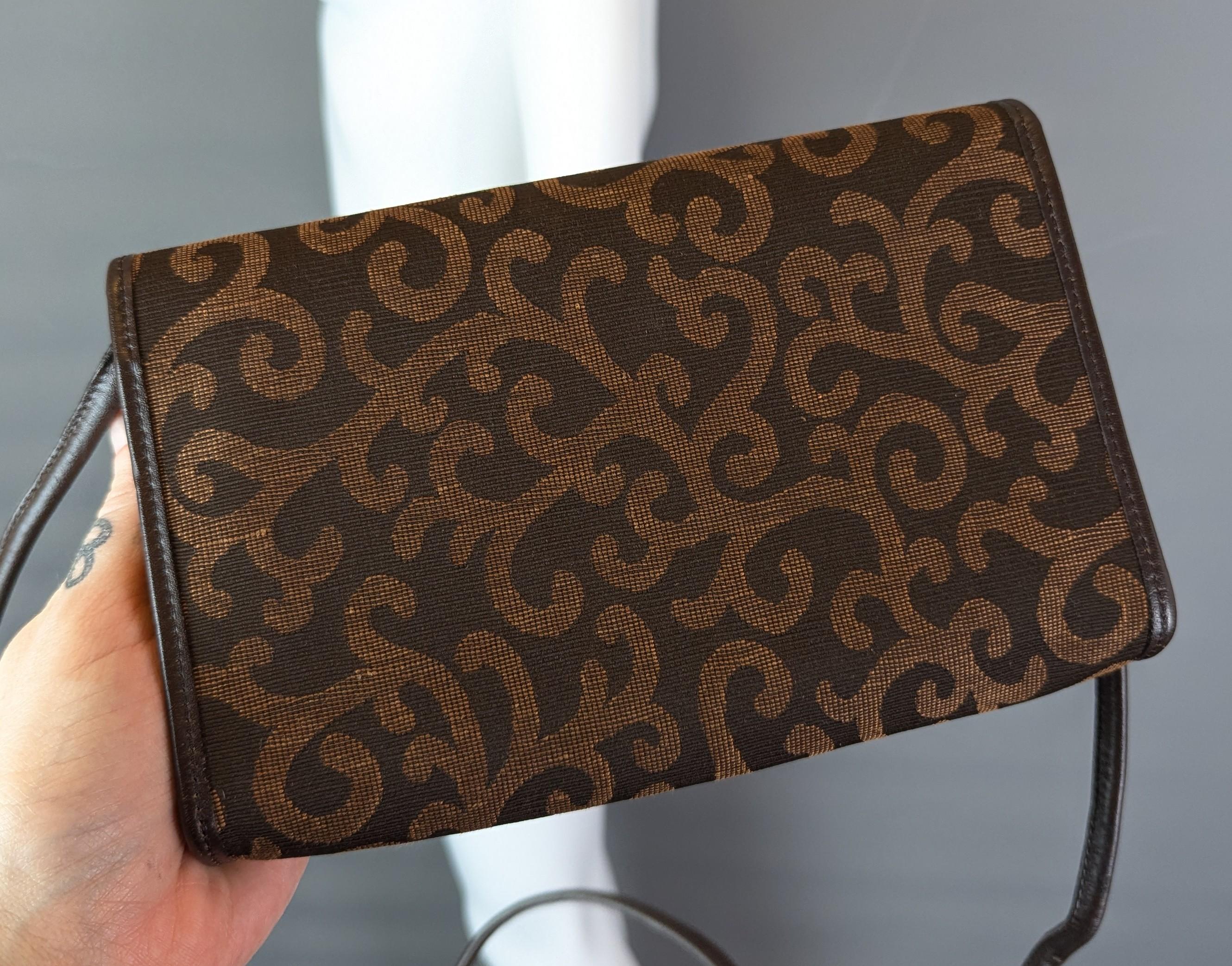 Bolso bandolera de lona Yves Saint Laurent, corazón dorado en venta 3