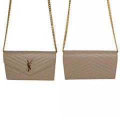 YVES Saint Laurent Cassandre Matelassé Geldbörse an Kette