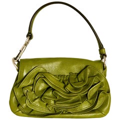 Mini sac porté épaule à volants en cuir vert chartreuse à motifs floraux Yves Saint Laurent