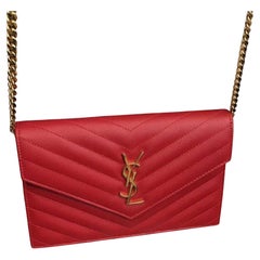 YVES Saint Laurent Chevron Matelassé Cassandre Geldbörse an Kette