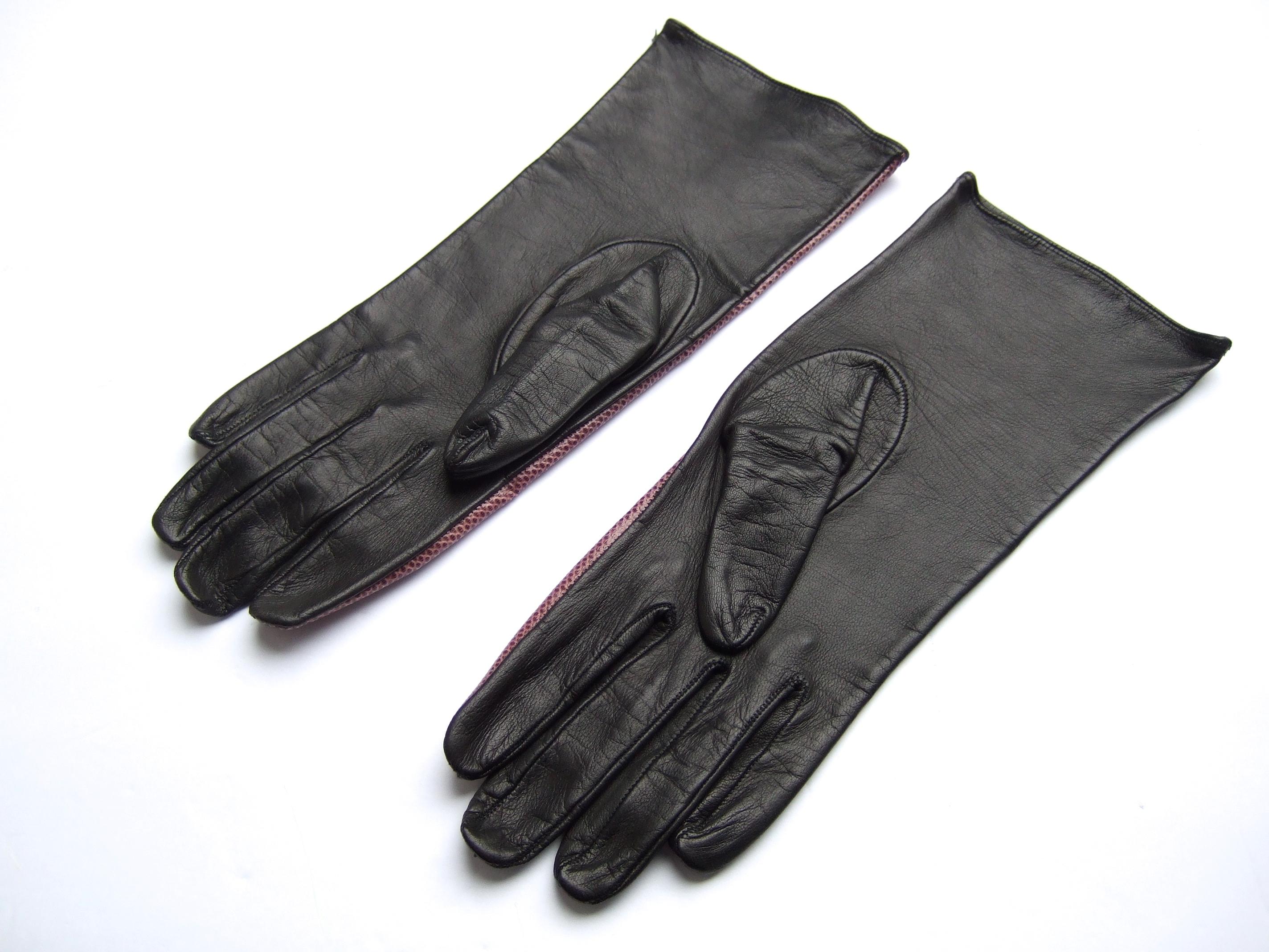 Yves Saint Laurent Chic Embossed Purple Leather Gloves Size 7 c 1980s For Sale 4