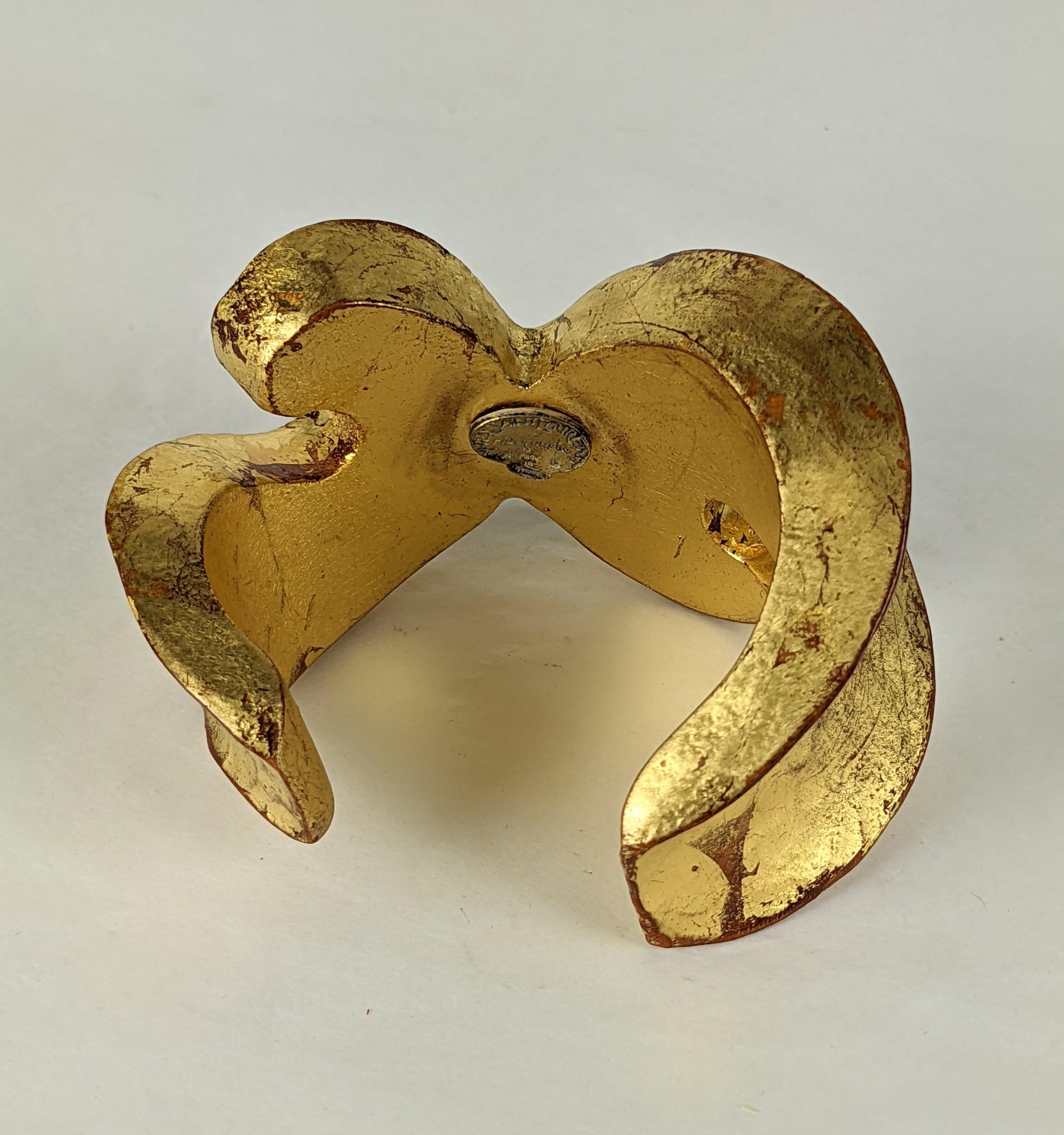 Yves Saint Laurent Bracelet chinois en bois doré et sculpté à volutes en vente 1