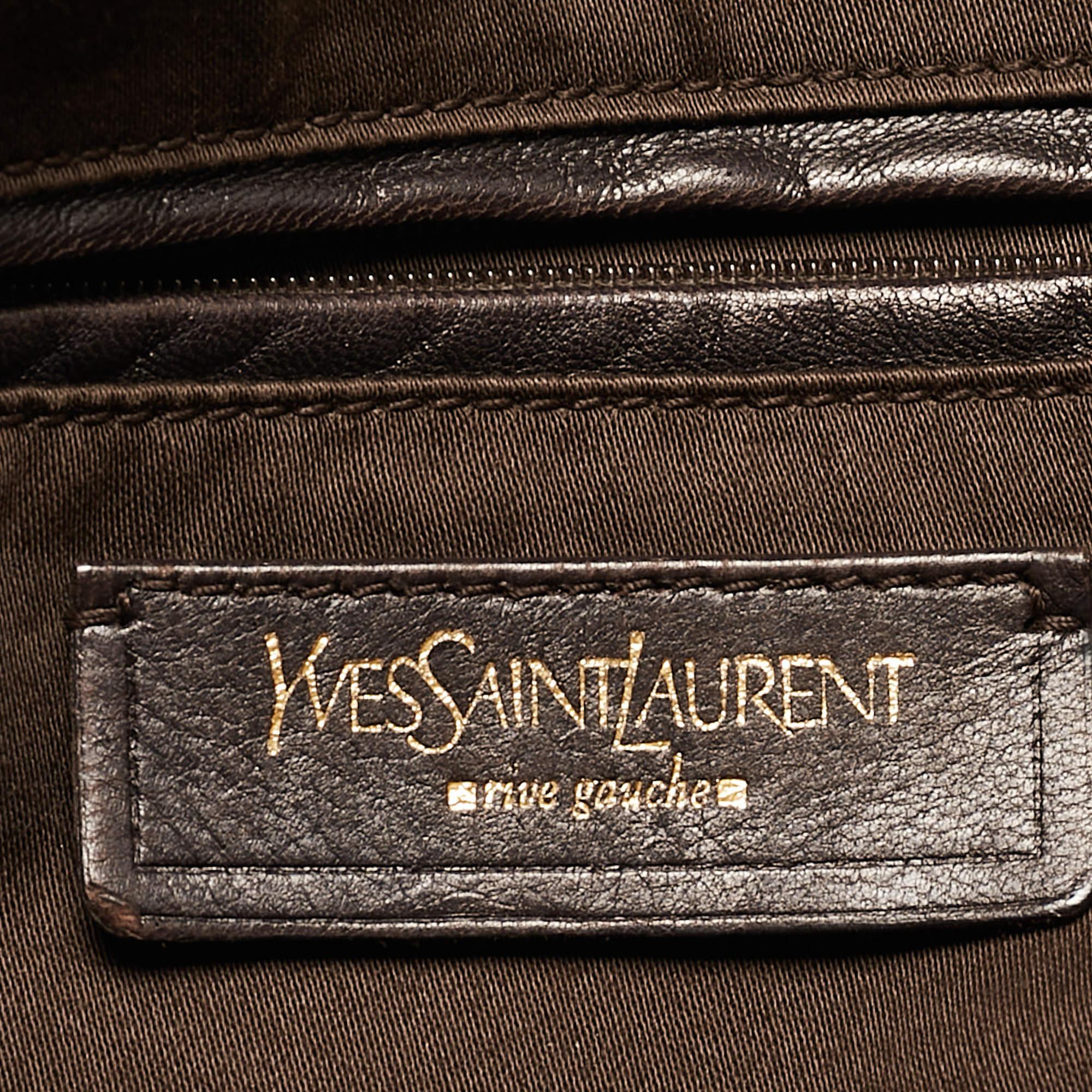 Yves Saint Laurent Sac Muse surdimensionné en cuir verni Choco Brown en vente 11