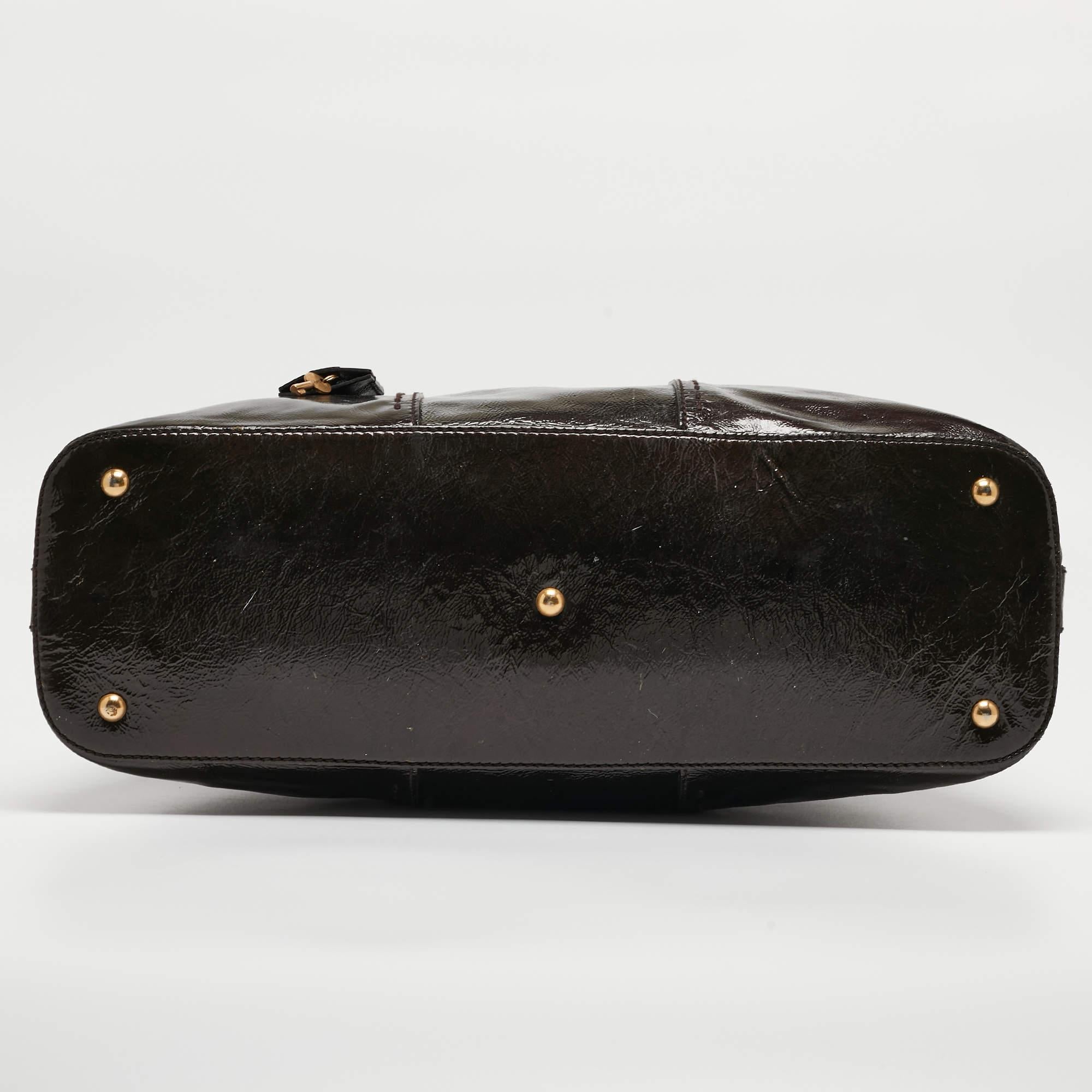 Yves Saint Laurent Sac Muse surdimensionné en cuir verni Choco Brown en vente 16
