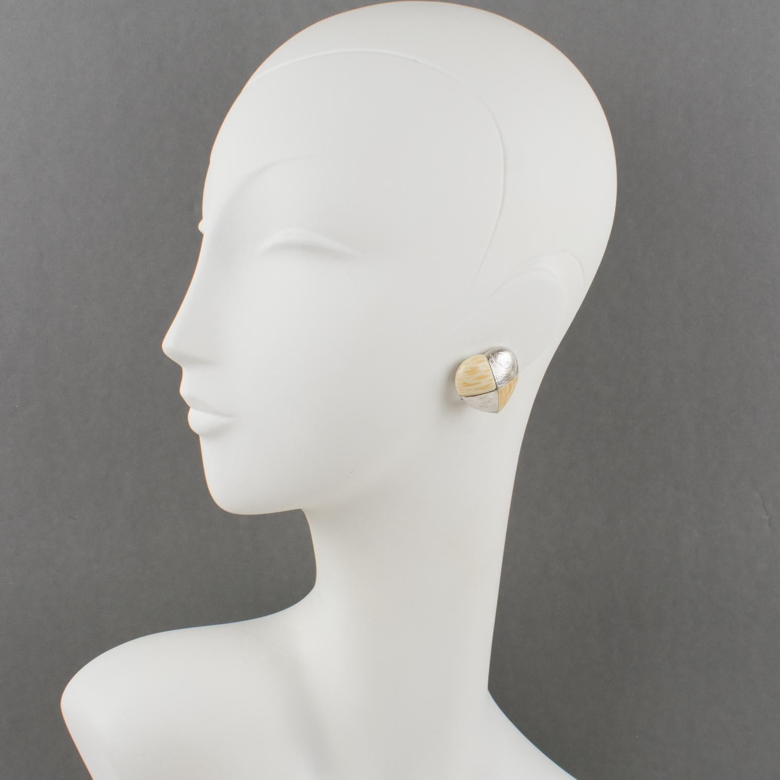 Modernista Orecchini a clip Yves Saint Laurent Cuore in argento e resina in vendita