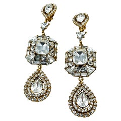 Orecchino a clip Yves Saint Laurent, metallo dorato, strass in stile gioielleria 1985